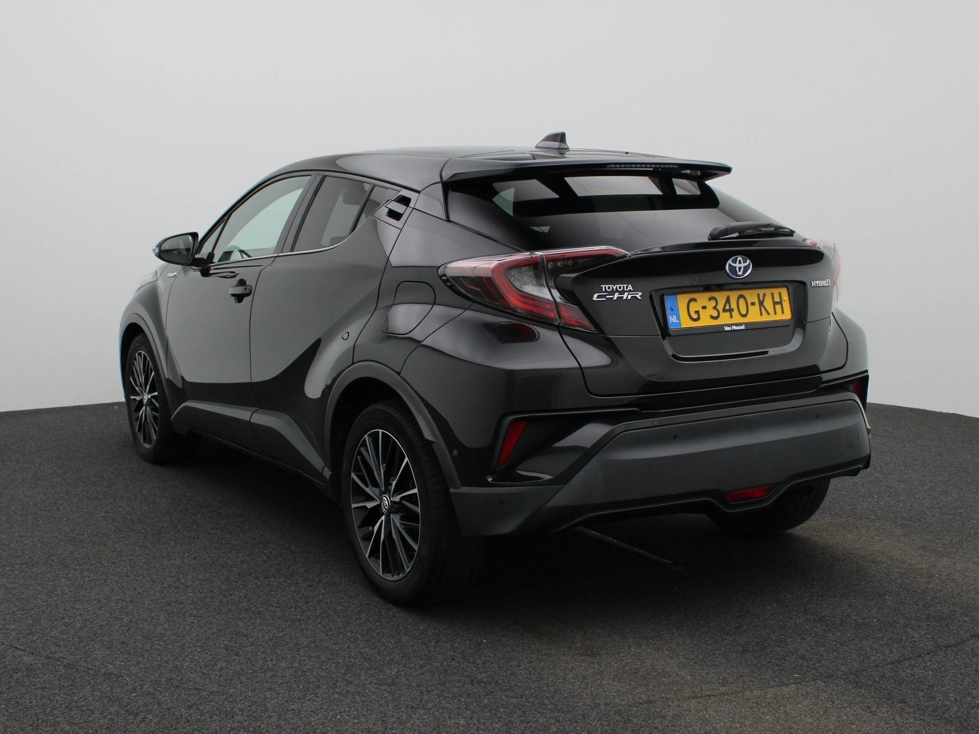Toyota-C-HR-image-1