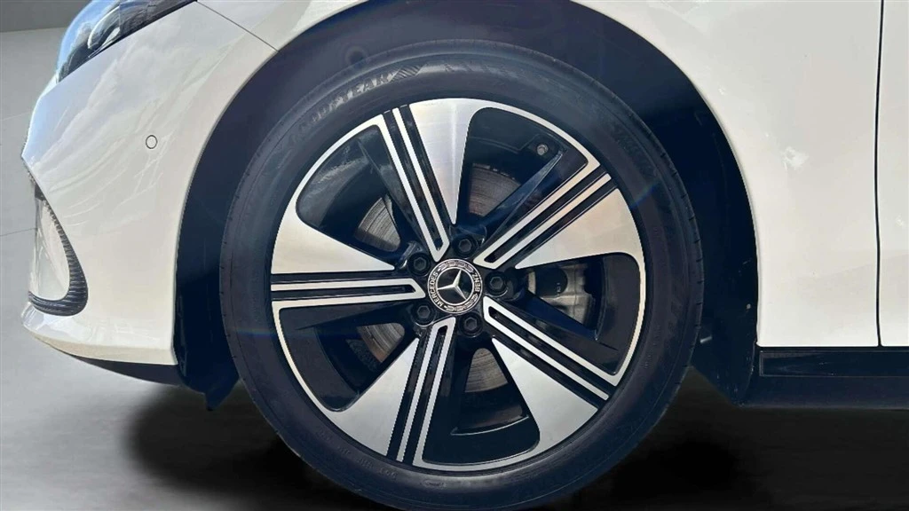 Mercedes-Benz-CLA-image-8