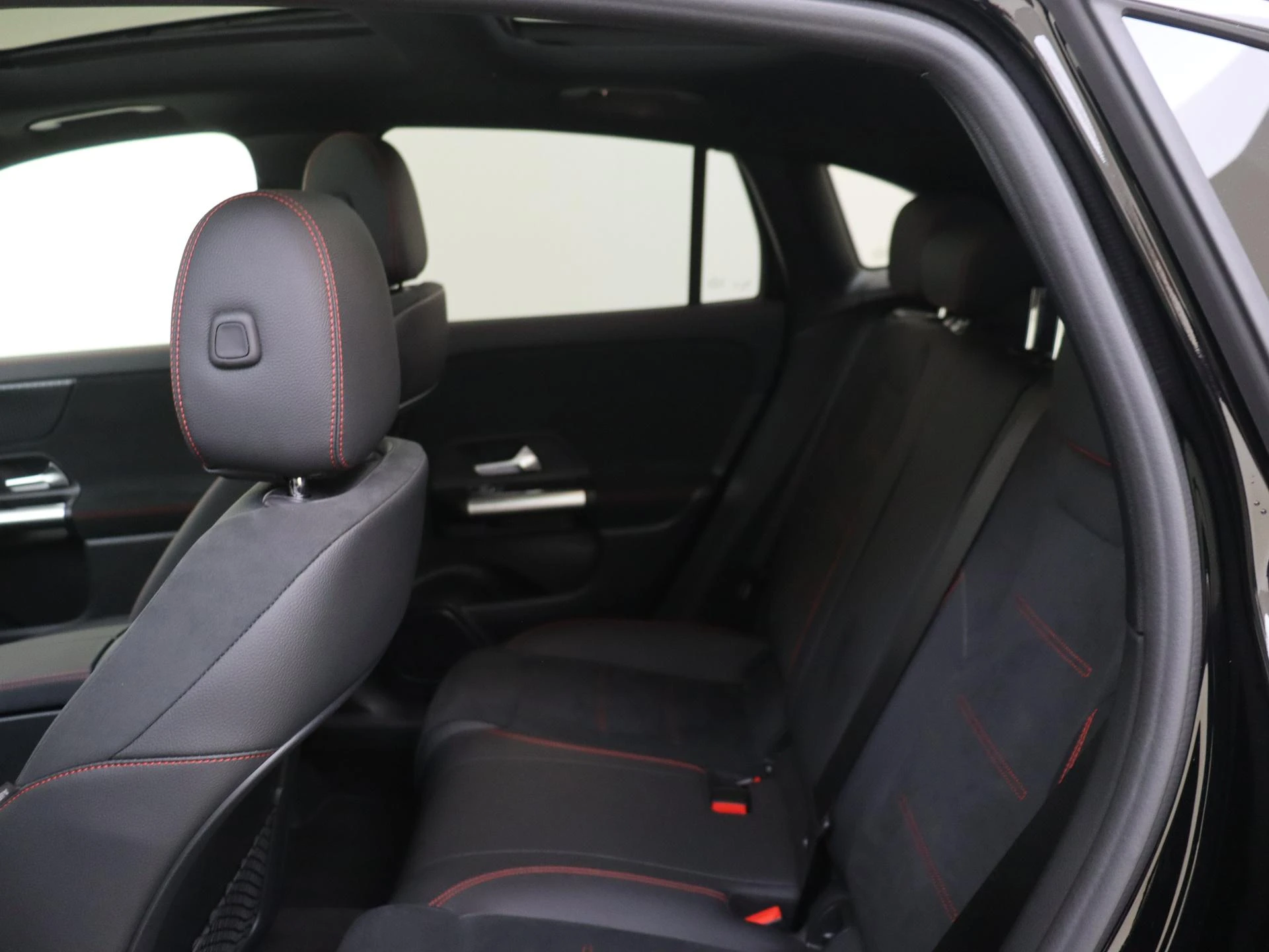 Mercedes-Benz-GLA-image-15