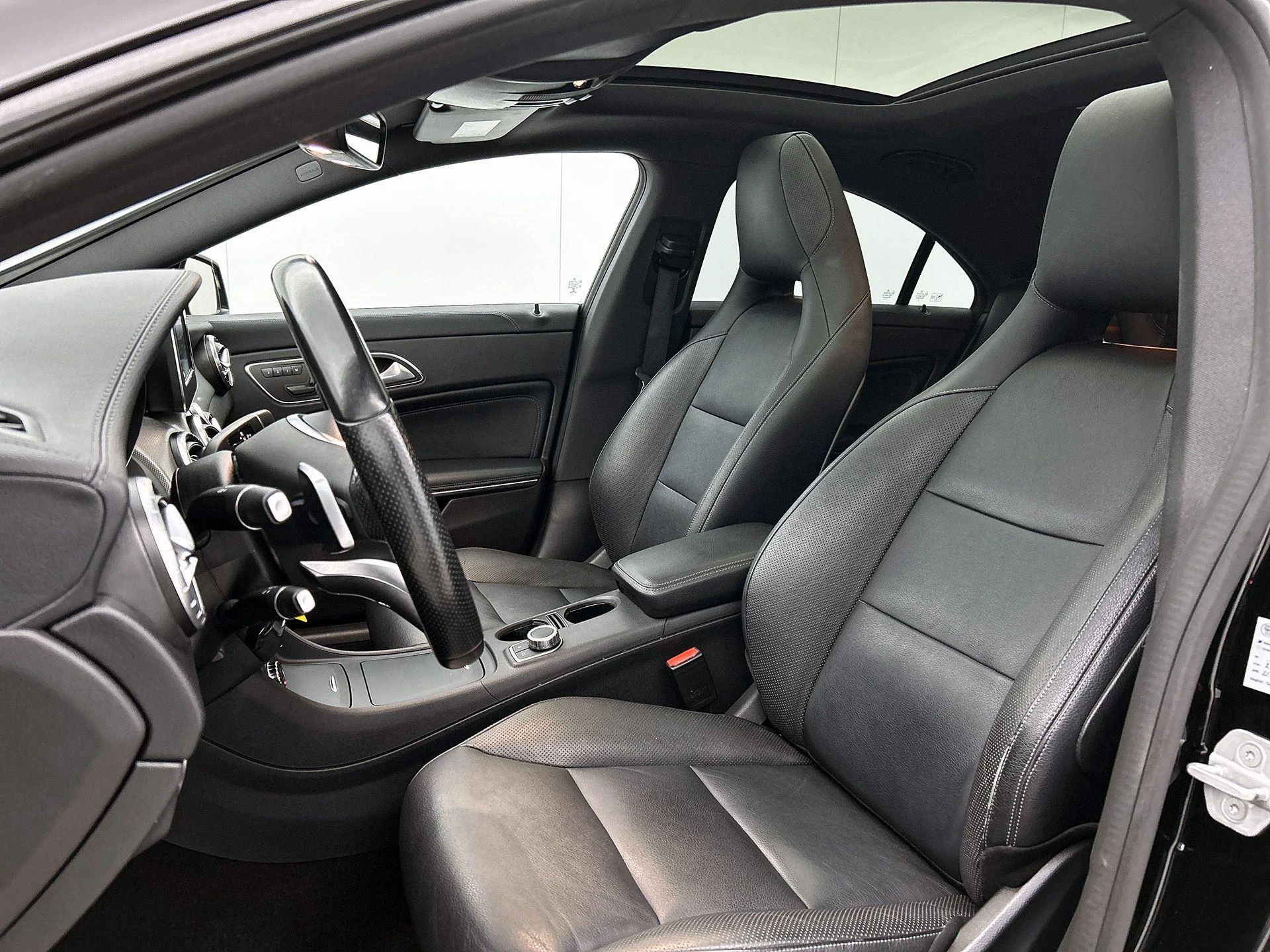 Mercedes-Benz-CLA-image-35