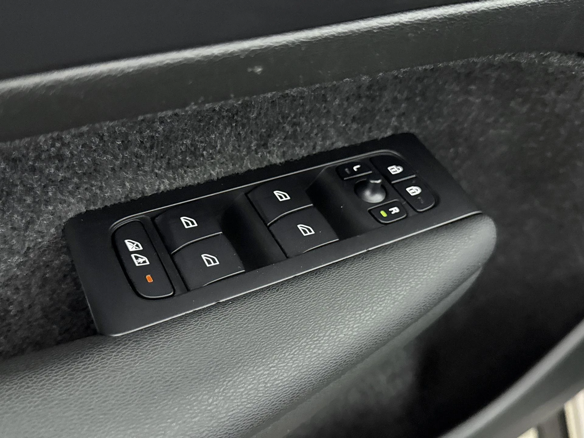 Volvo XC40 T4 Recharge Plus Dark