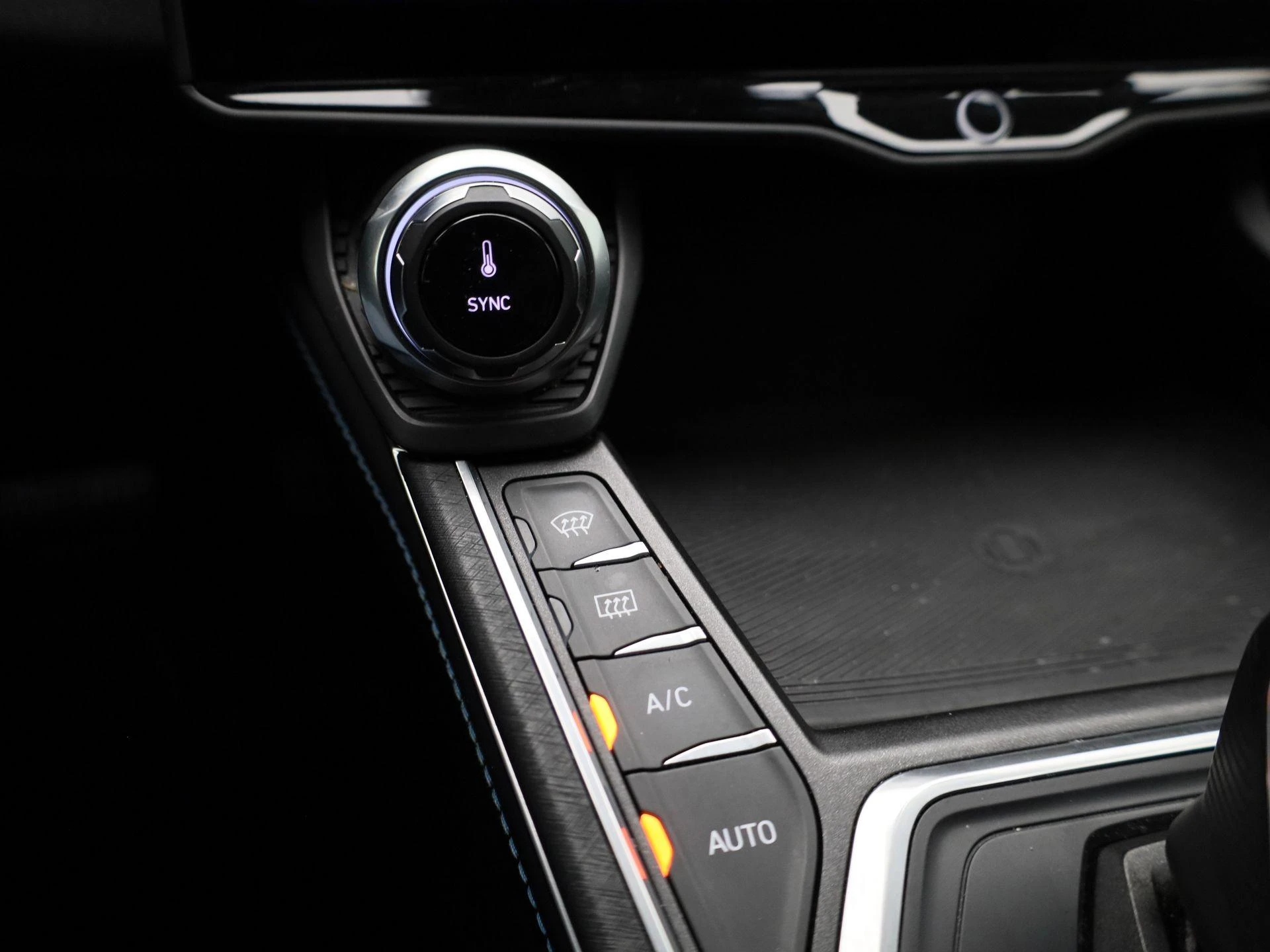 Lynk & Co-01-image-22