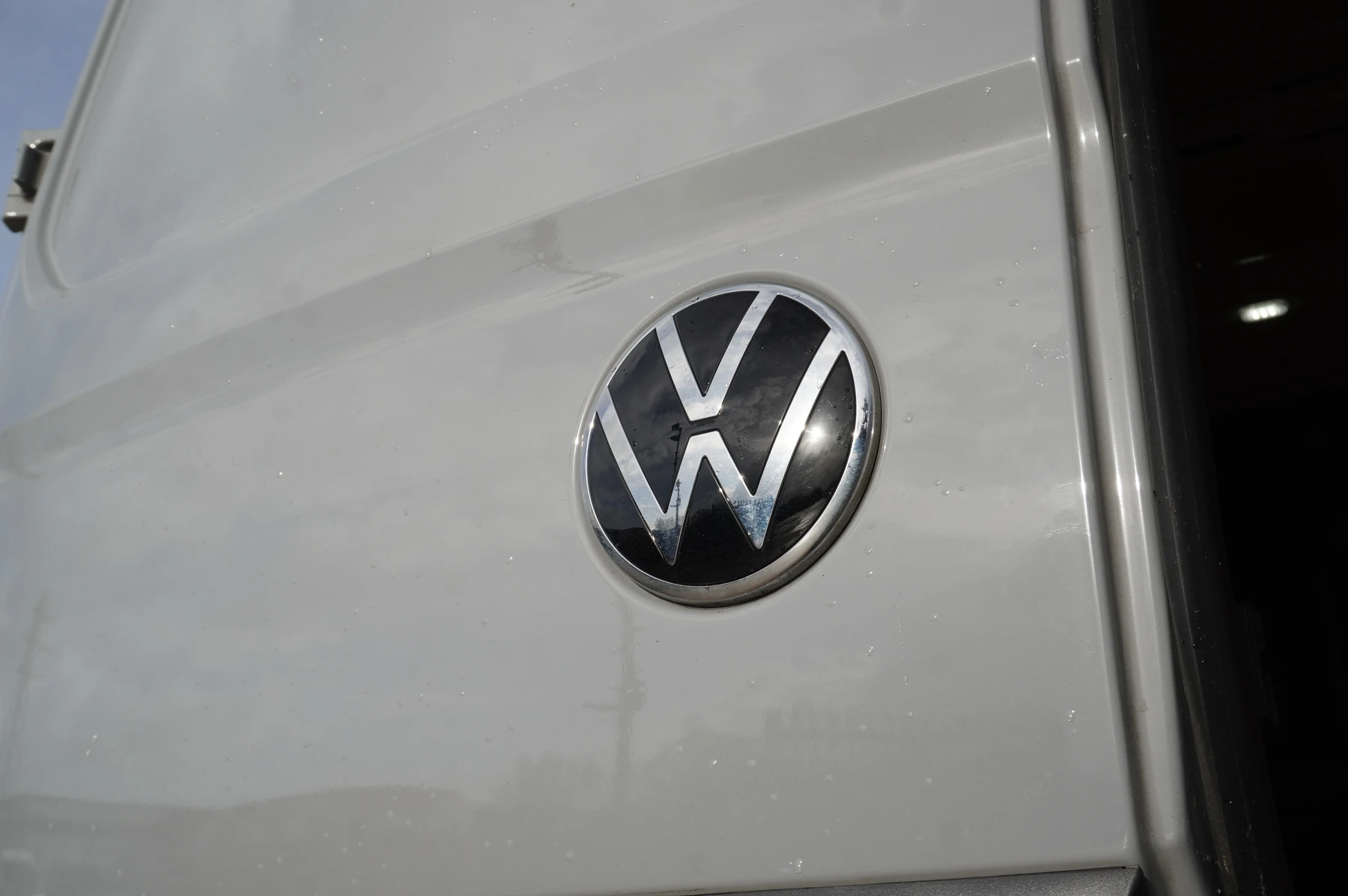 Volkswagen-Transporter-image-45
