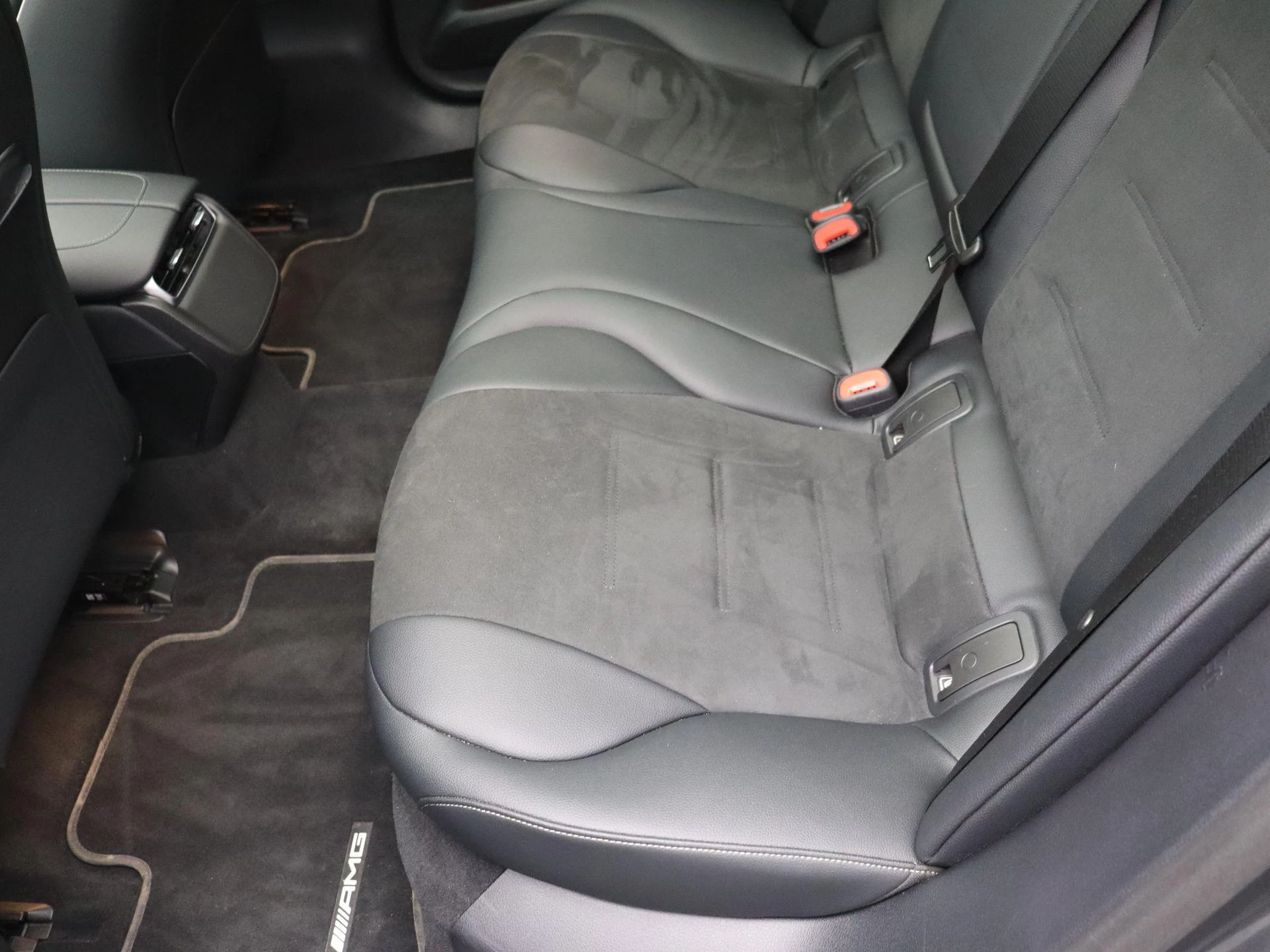 Mercedes-Benz EQE 300 AMG Line + AIRMATIC + PANORAMISCH DAK +