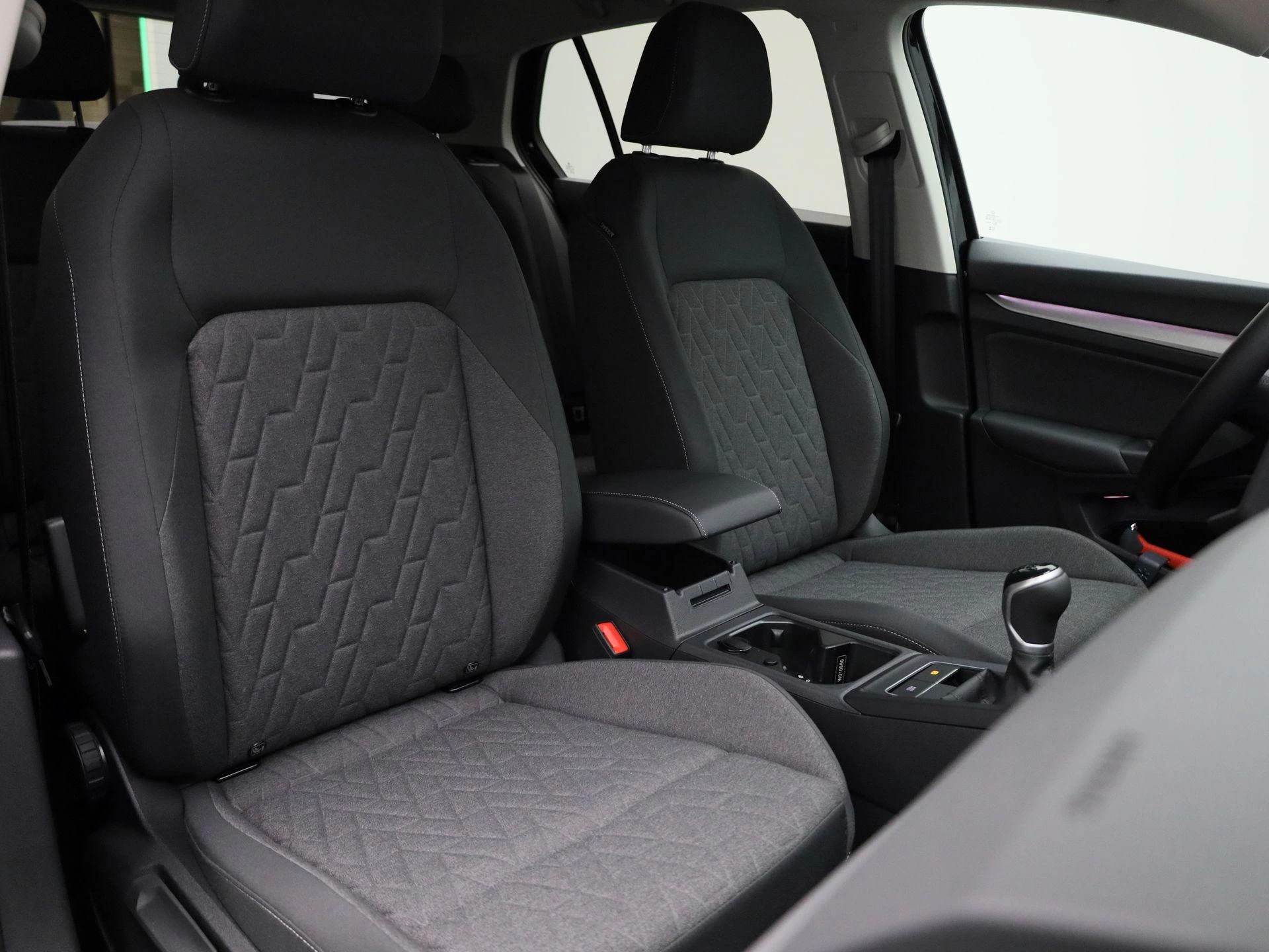 Volkswagen-Golf-image-34