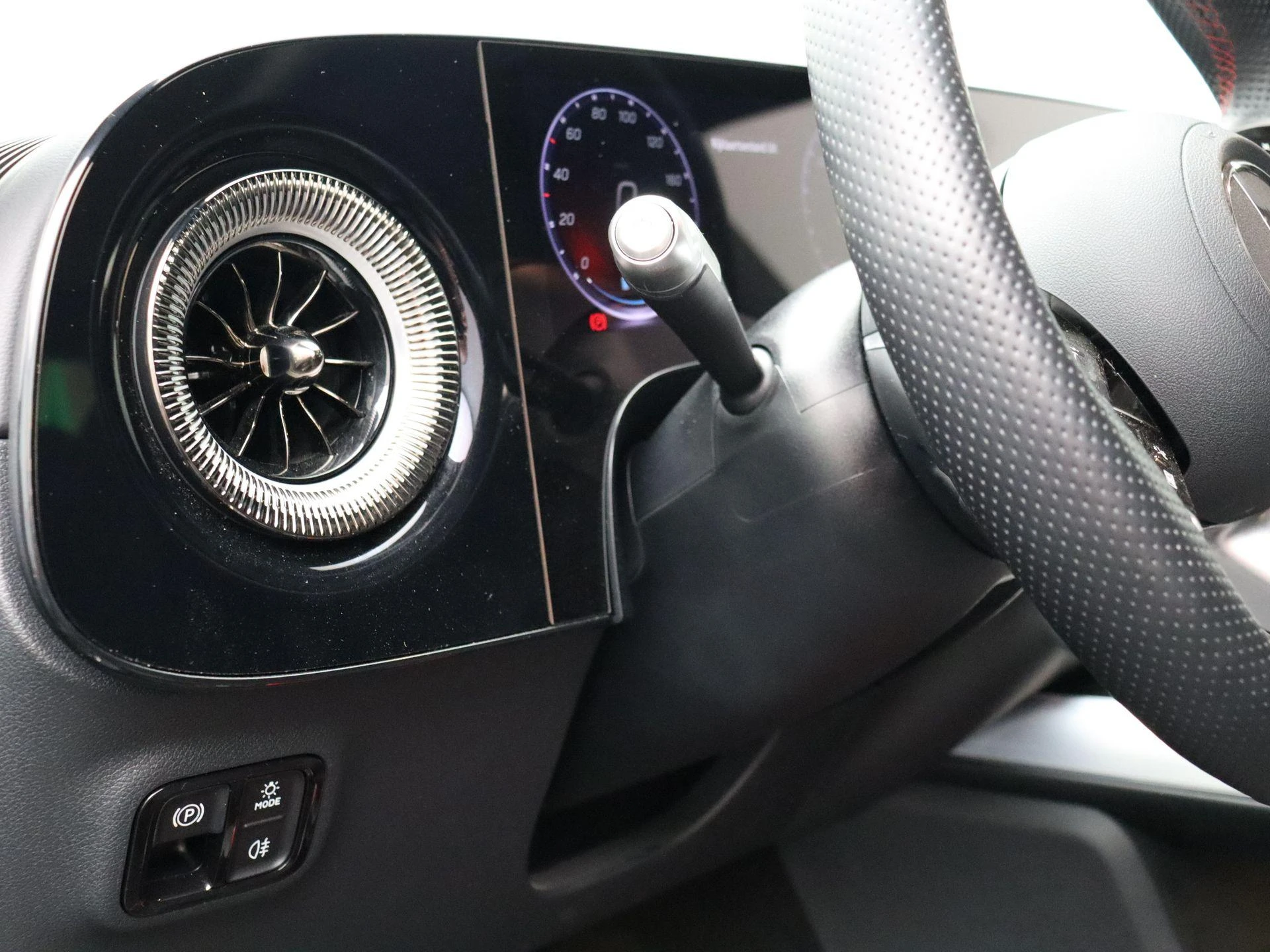 Mercedes-Benz-CLA-image-10