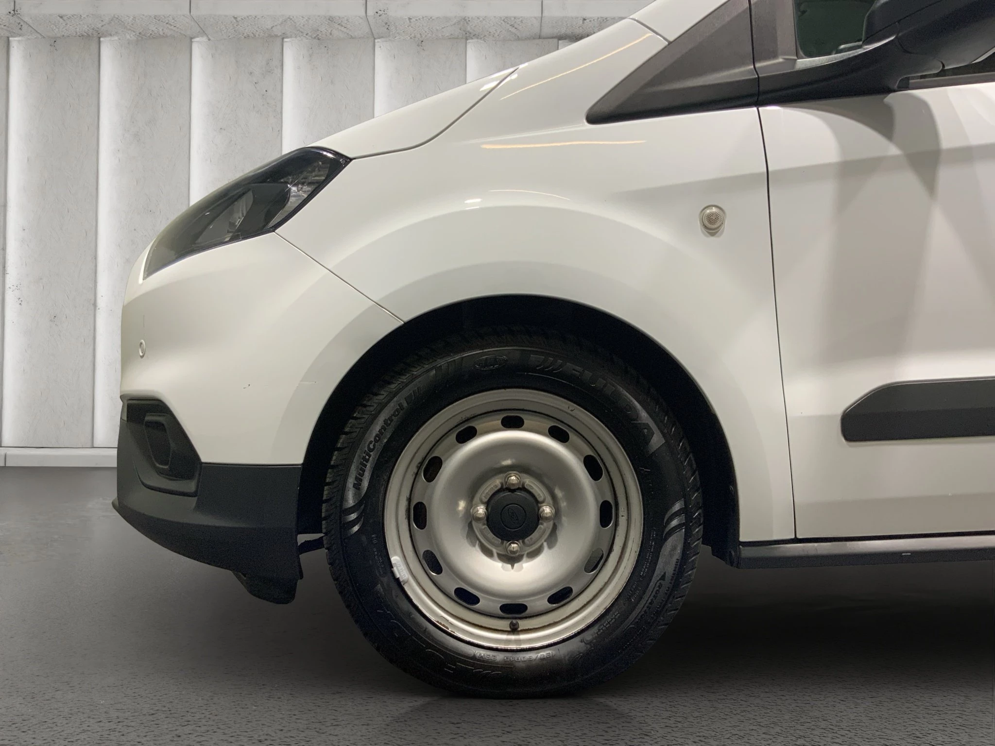 Ford-Transit Courier-image-8