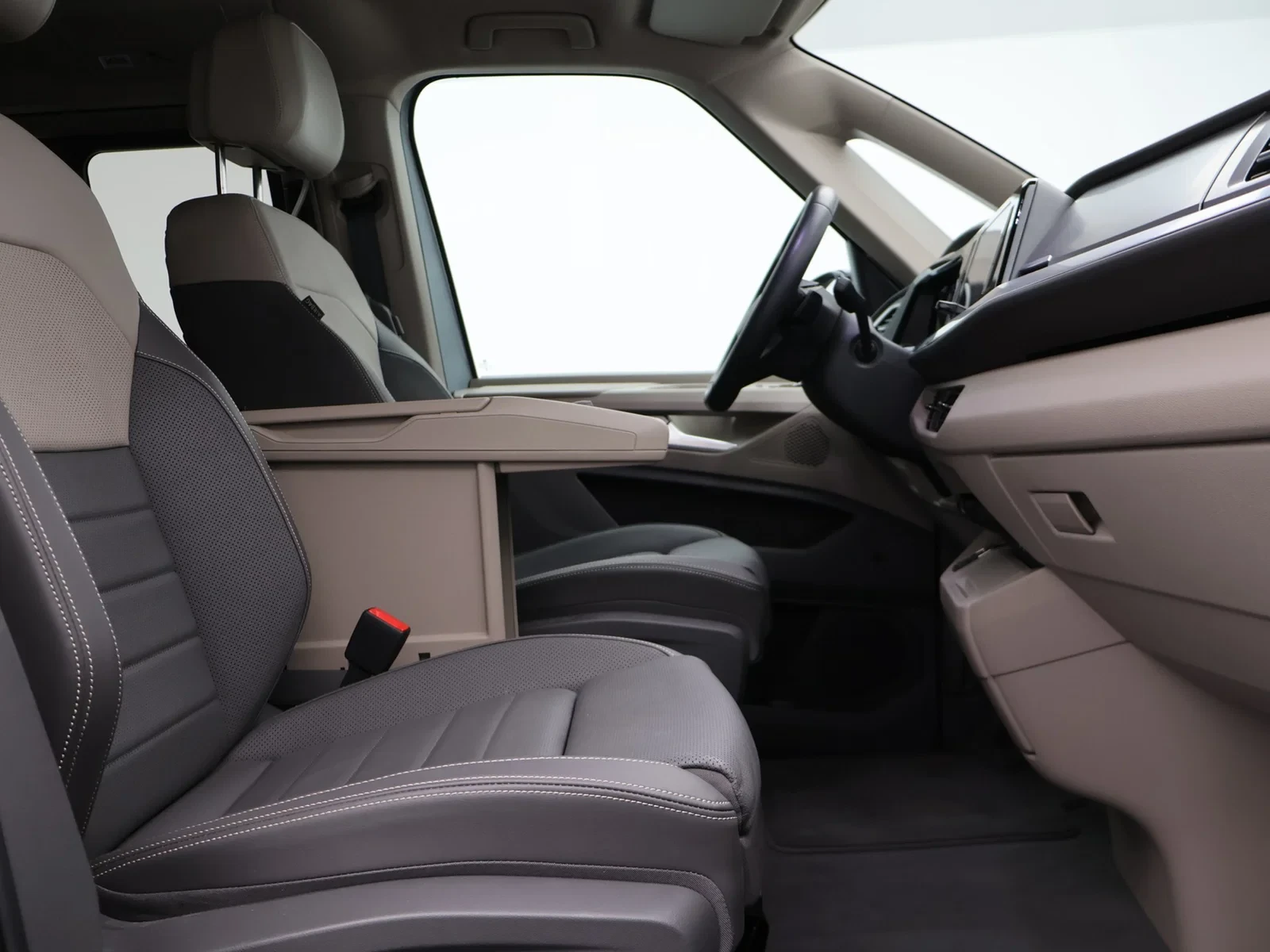 Volkswagen Multivan T7 eHybrid (PHEV) Multivan T7 PHEV Life Korte versie 1.5eHybrid 4X4 245PK *AUTOMAAT*7 ZITPLAATSEN*VIRTUAL COCKPIT*TREK