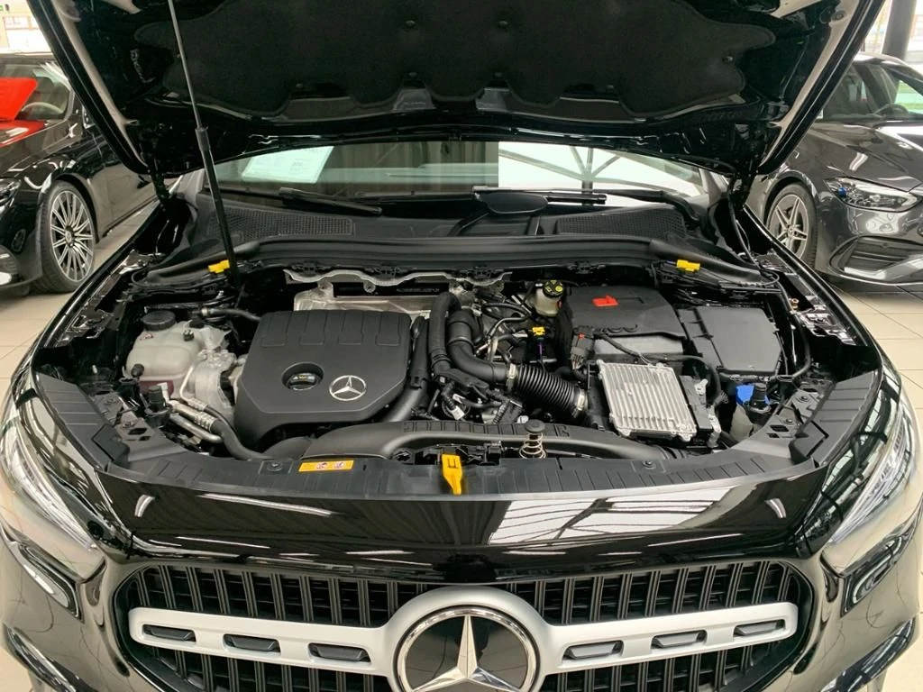Mercedes-Benz-GLA 200-image-21