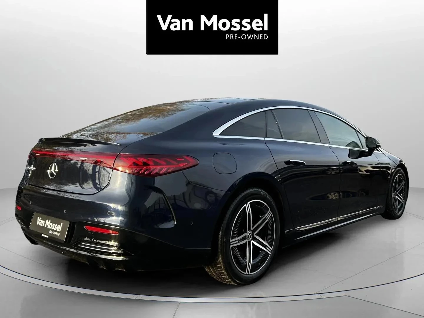 Mercedes-Benz-EQS-image-4