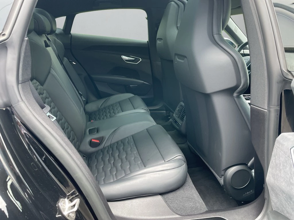 Audi e-tron GT quattro *SOH92%*Matrix*Pano*