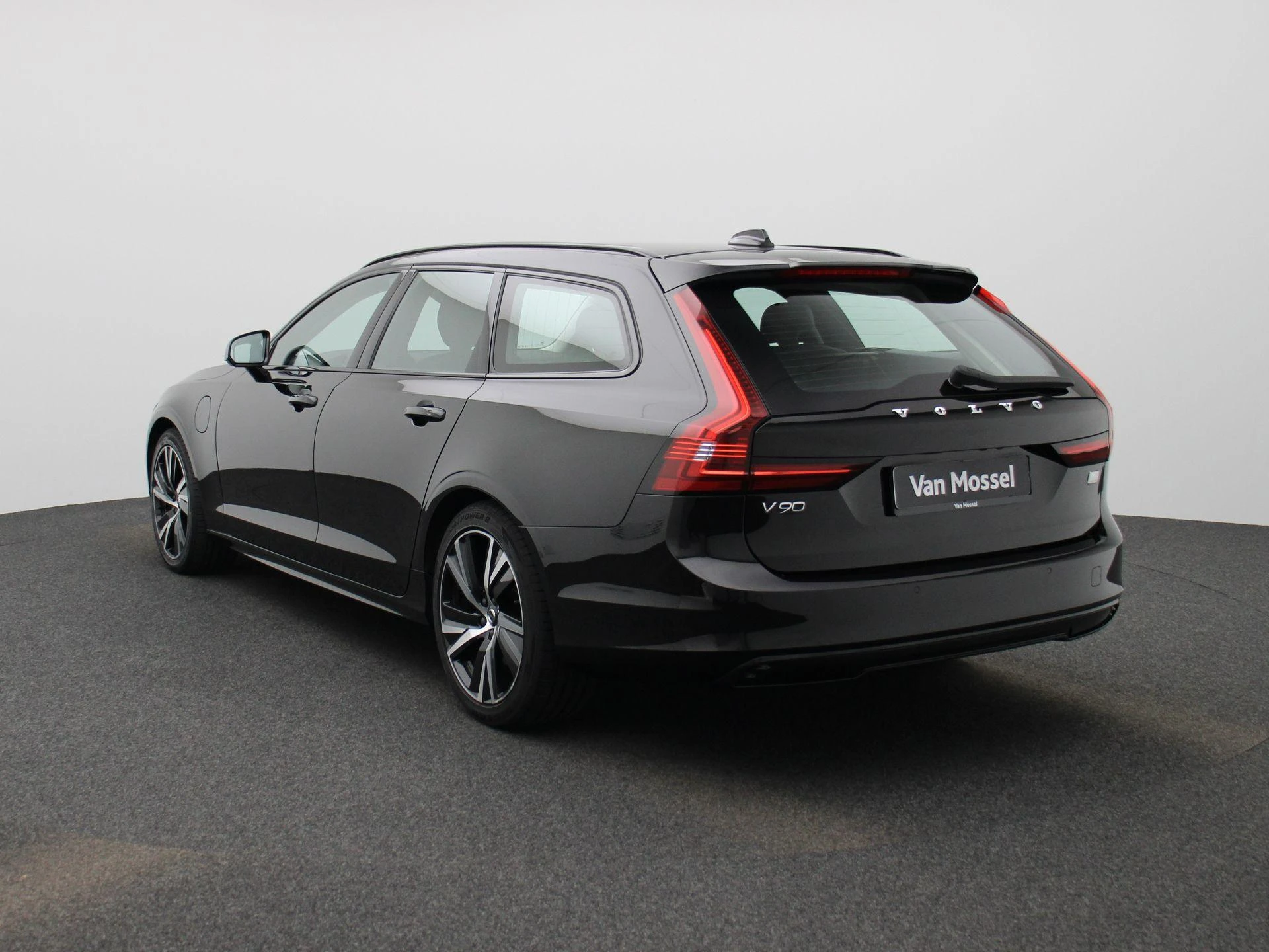 Volvo-V90-image-1