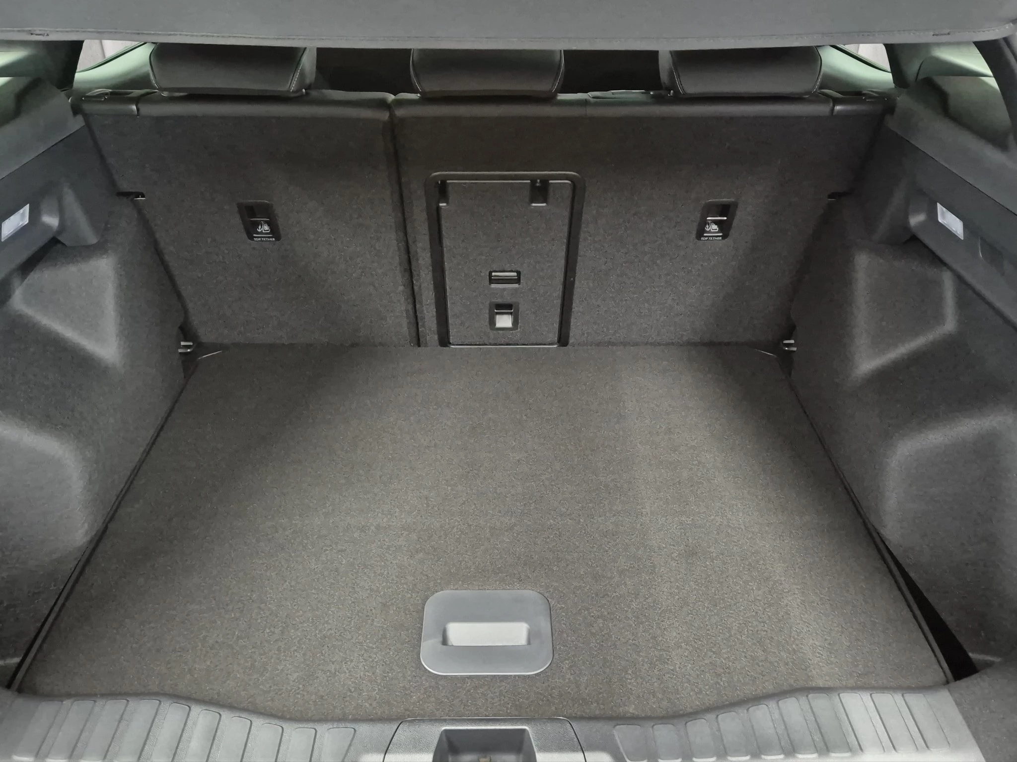 Ford Explorer BEV Premium SUV 77 kWh Elektromotor. 1-Gang-Automatik-Getriebe. Heckantrieb