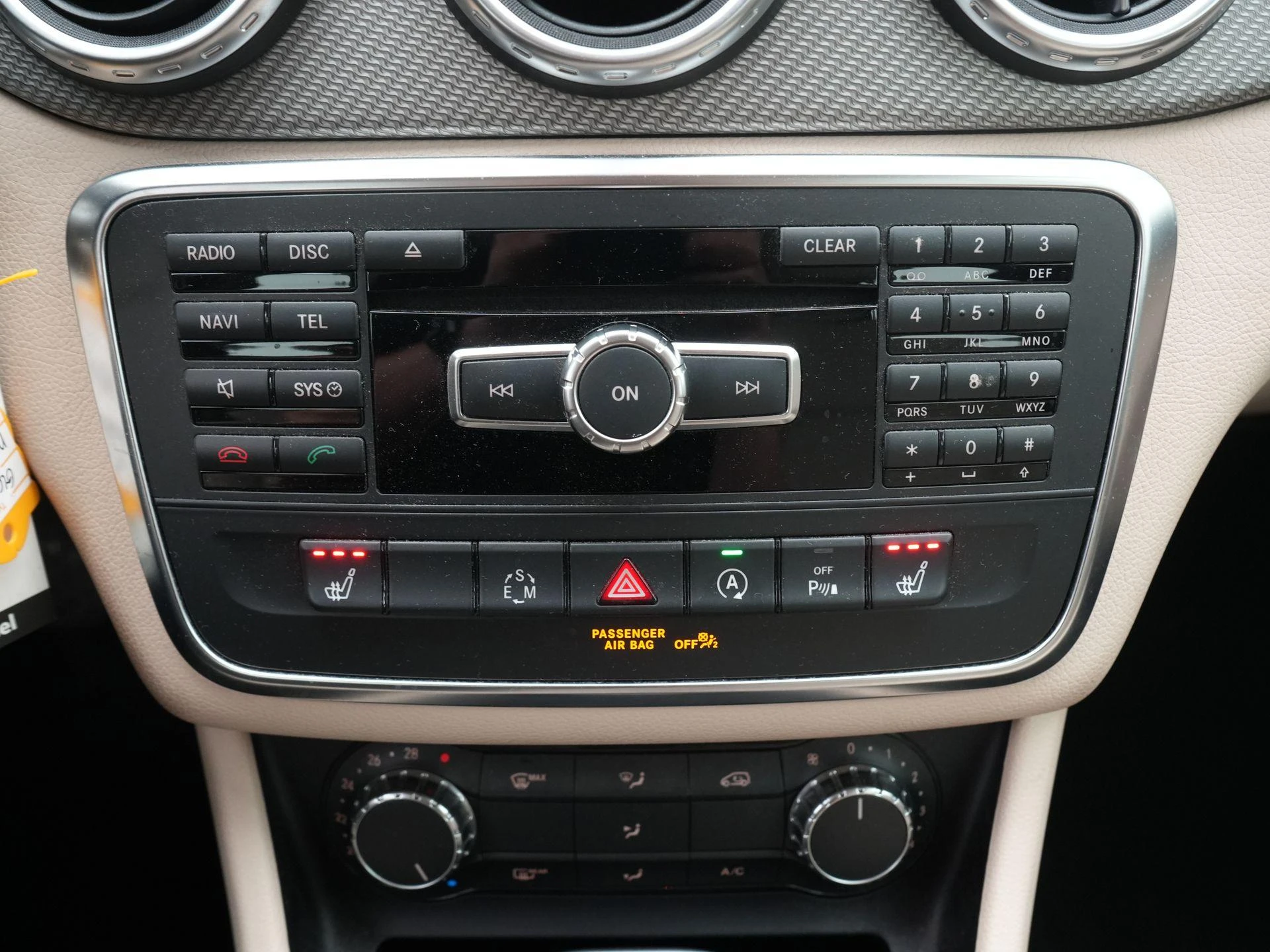 Mercedes-Benz-GLA-image-17