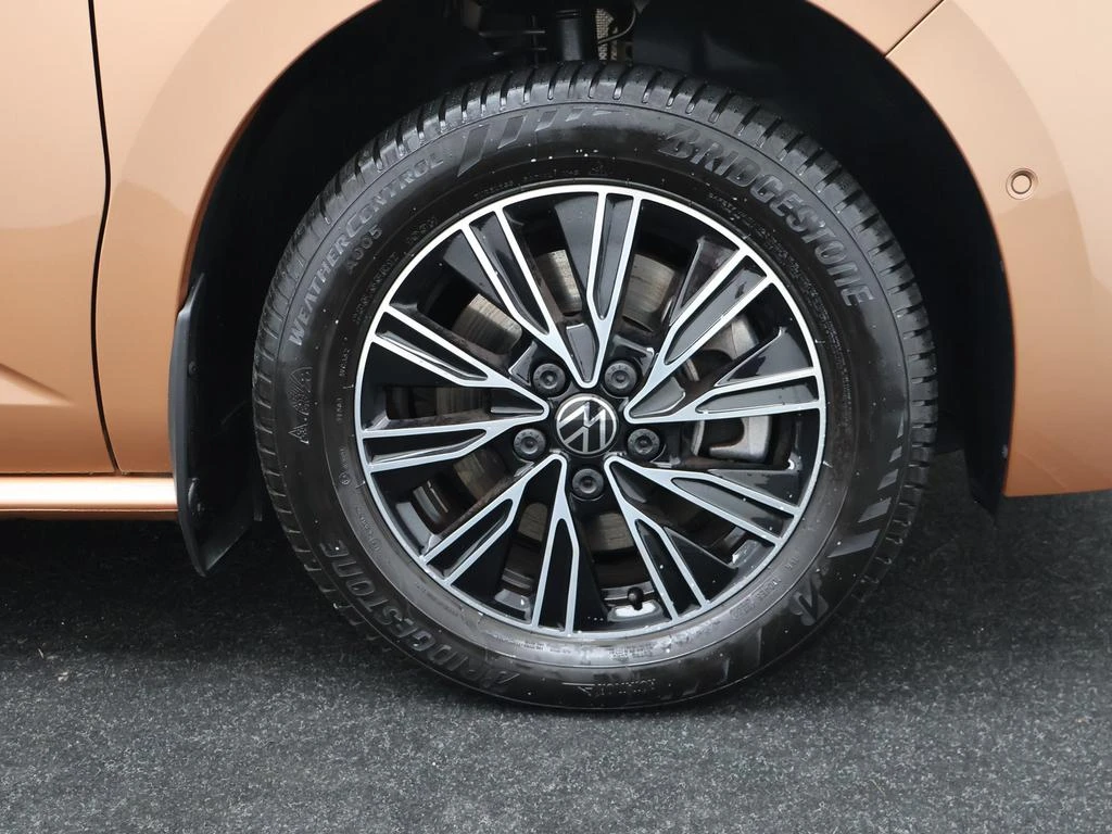 Volkswagen-Multivan-image-8