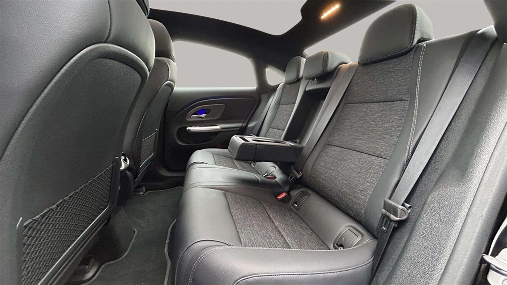 Mercedes-Benz-CLA-image-22