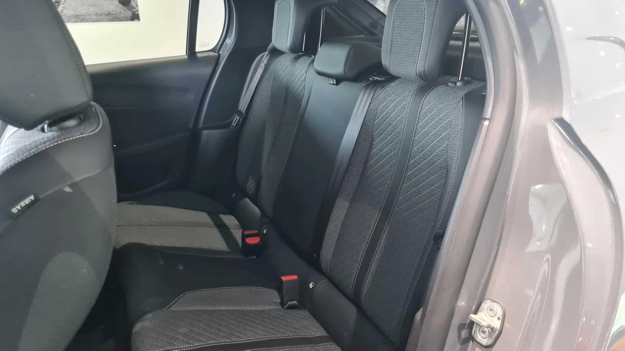 Peugeot-208-image-23