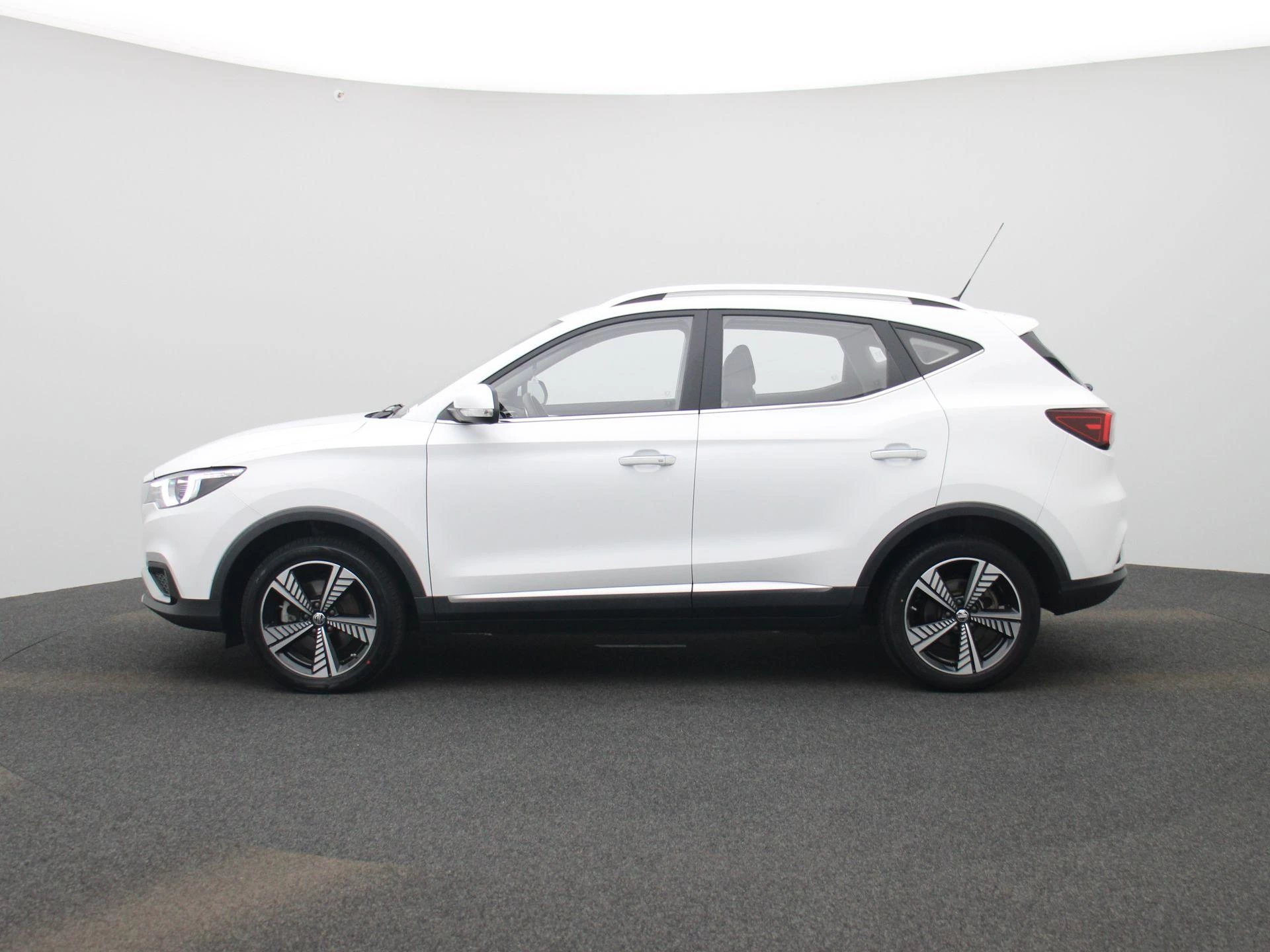 MG-ZS EV-image-3