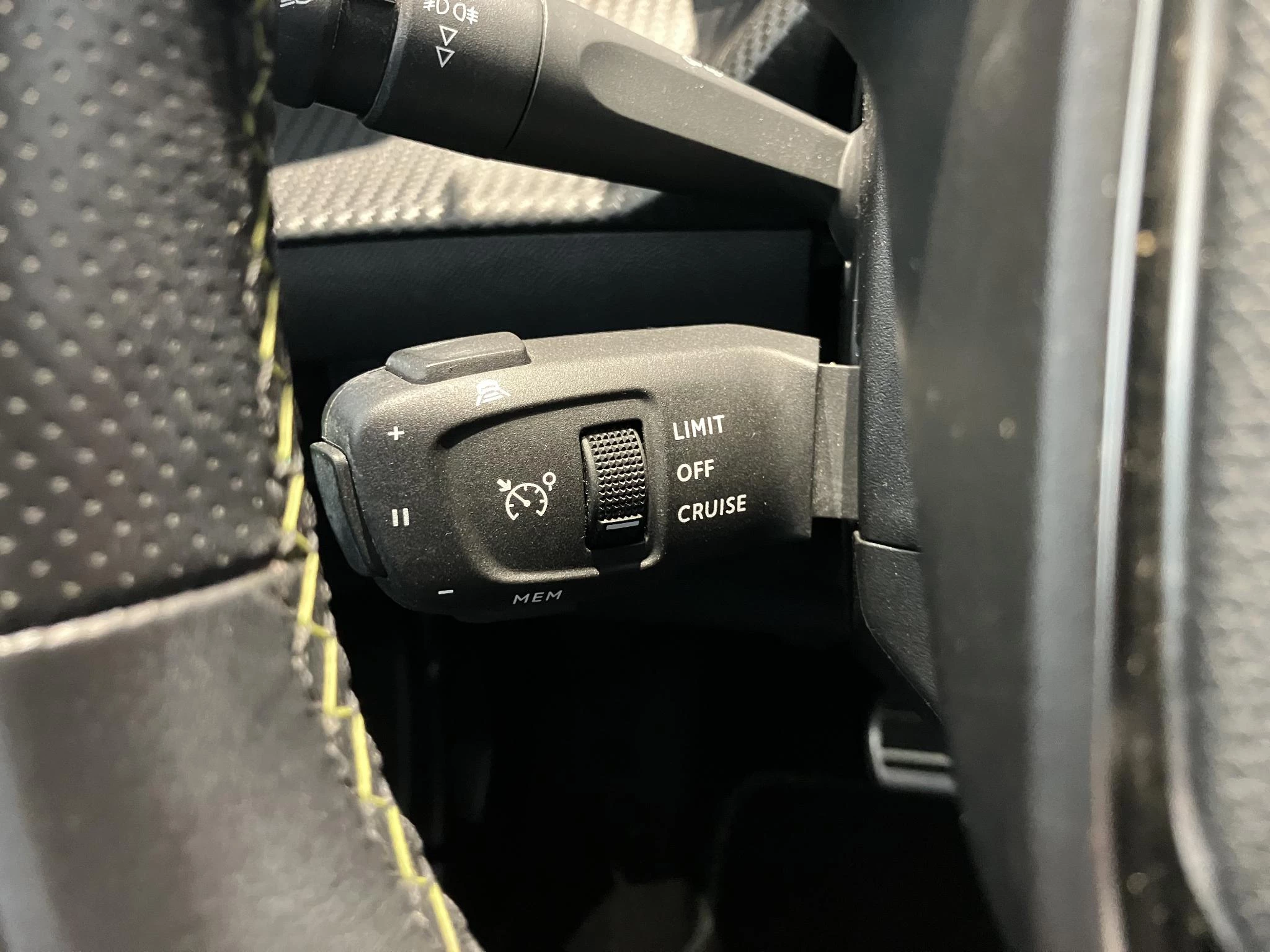 Peugeot-e-2008-image-19