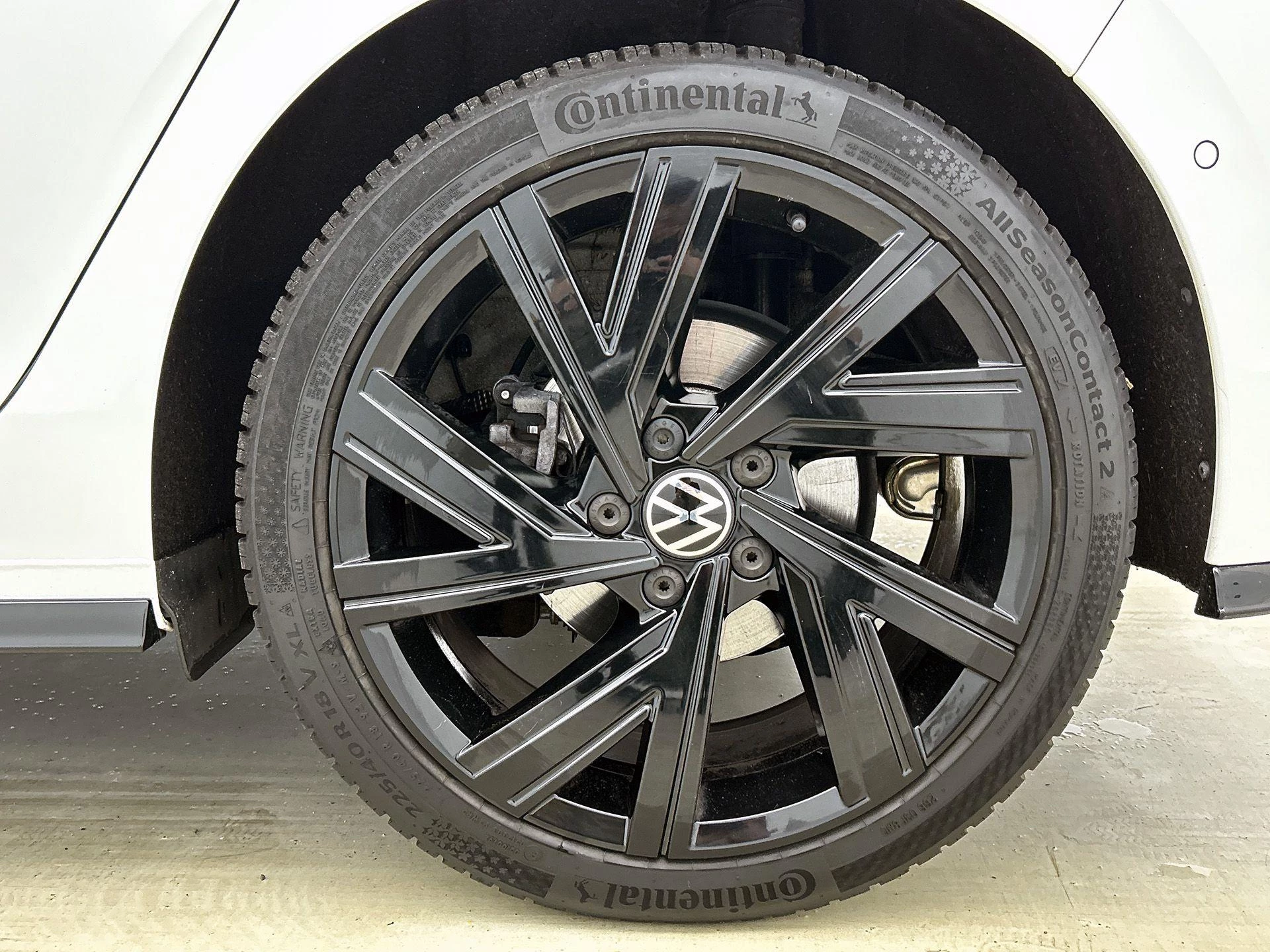 Volkswagen Golf 1.5 eTSI R-LINE