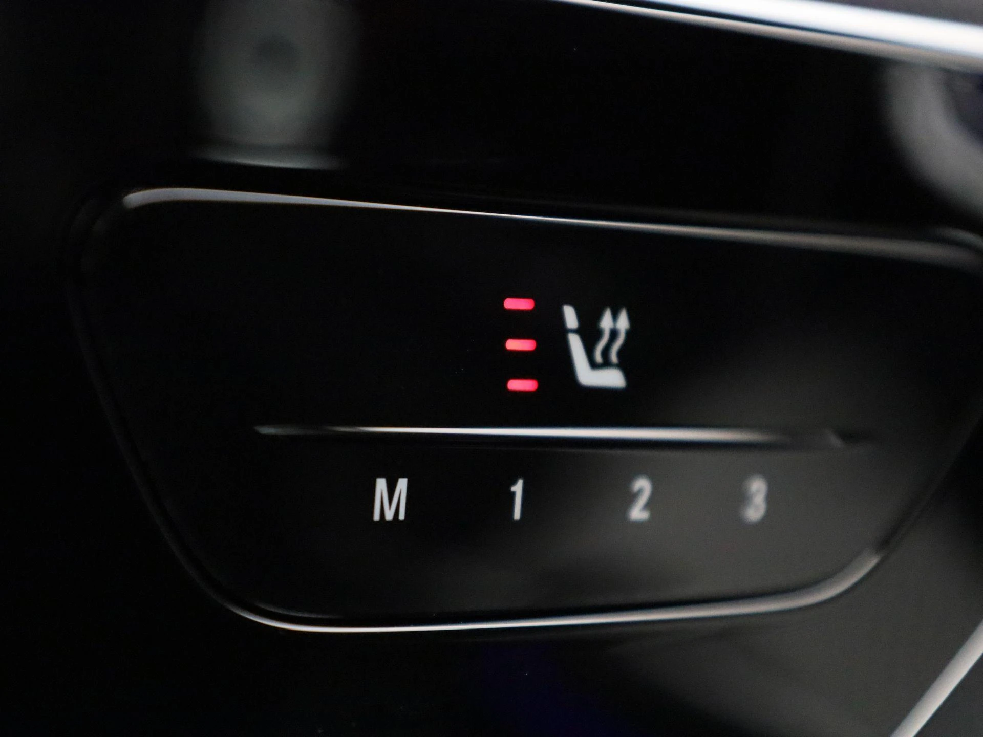 Mercedes-Benz-GLC-image-35