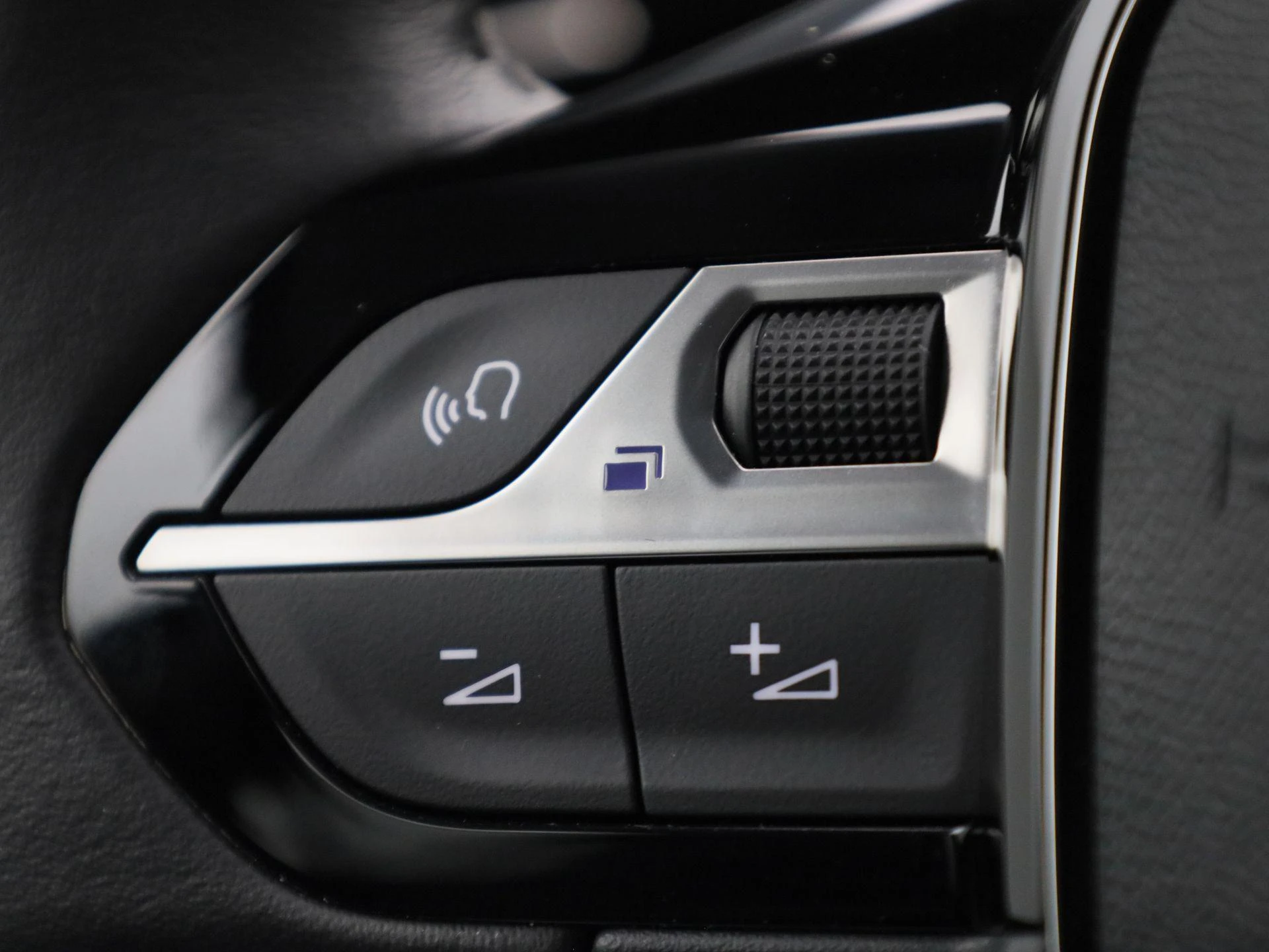 Peugeot 208 - 18