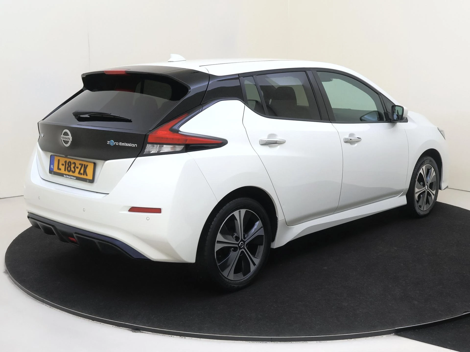 Nissan-Leaf-image-3