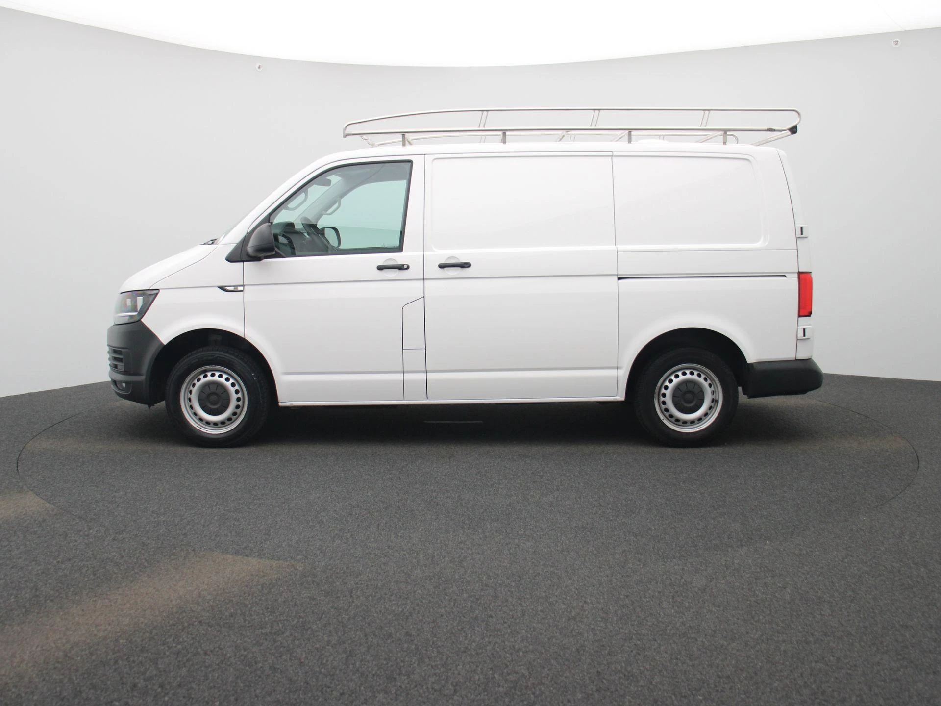 Volkswagen-Transporter-image-5