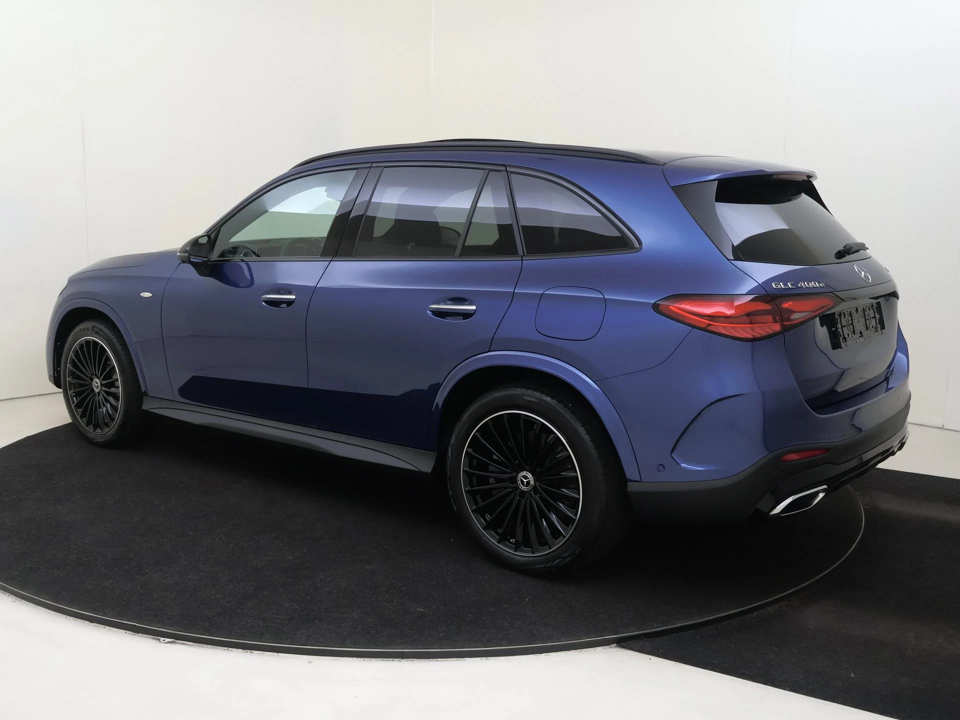 Mercedes-Benz-GLC-image-2