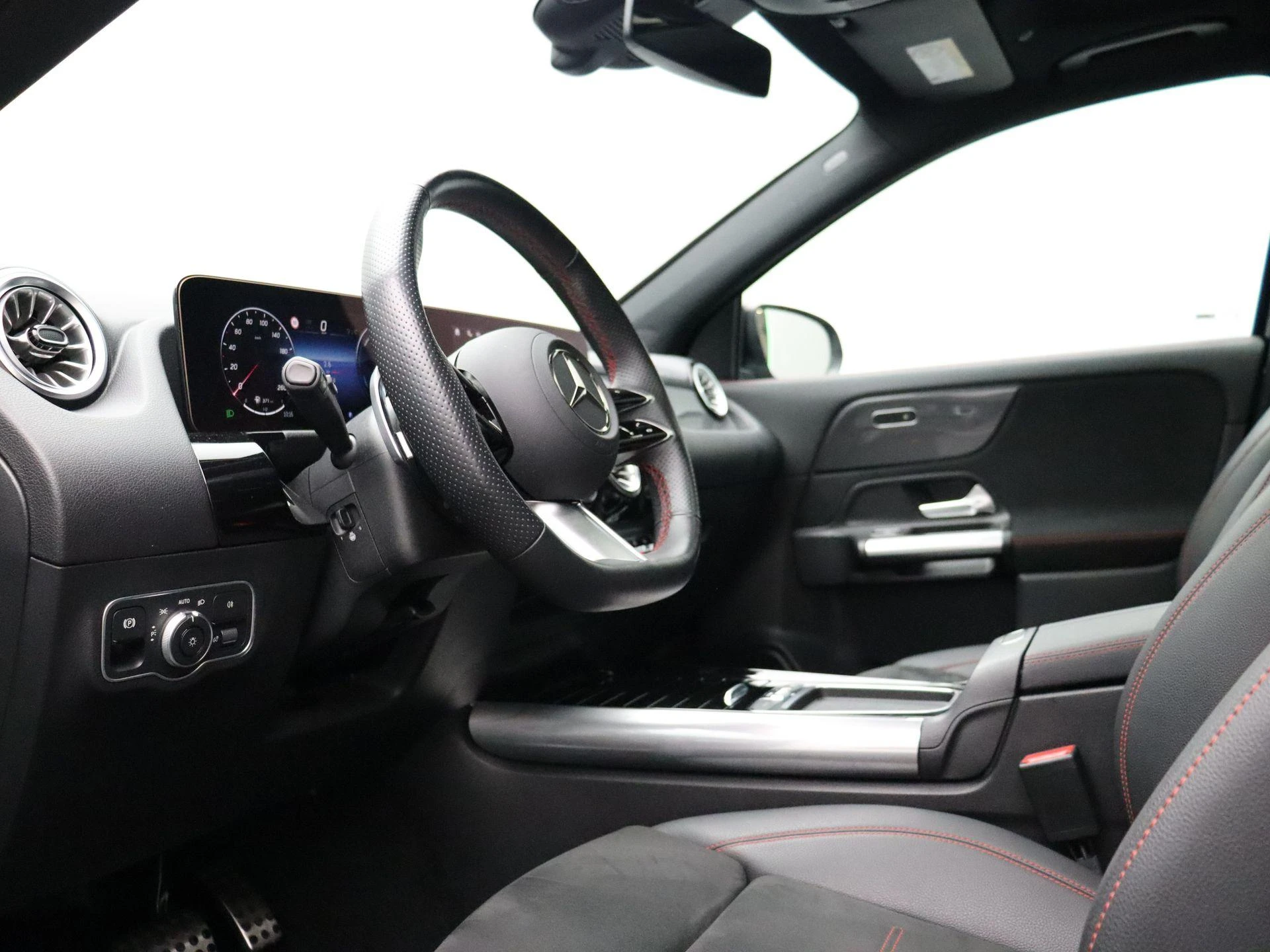Mercedes-Benz-GLA-image-13