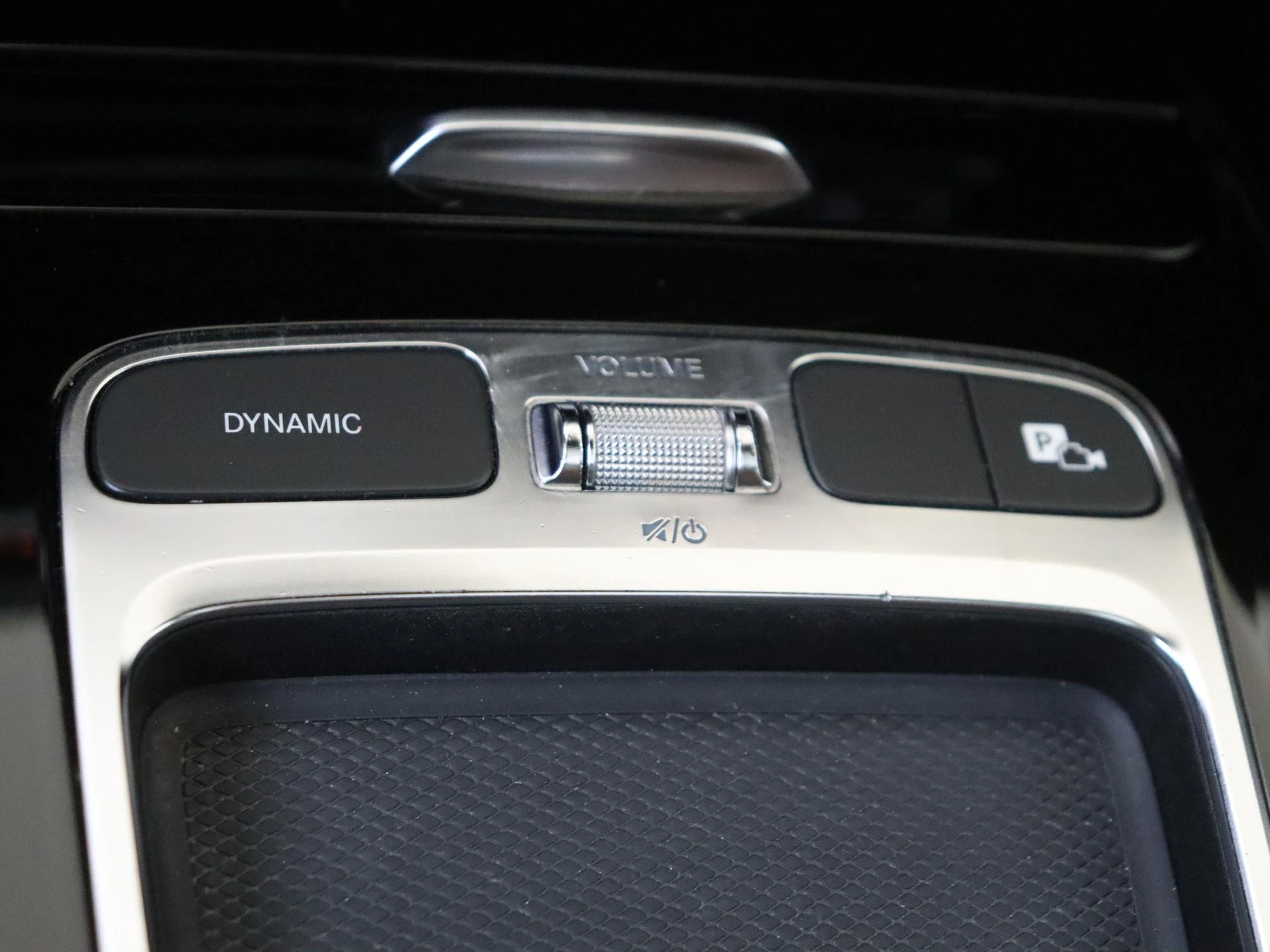 Mercedes-Benz-GLA-image-16