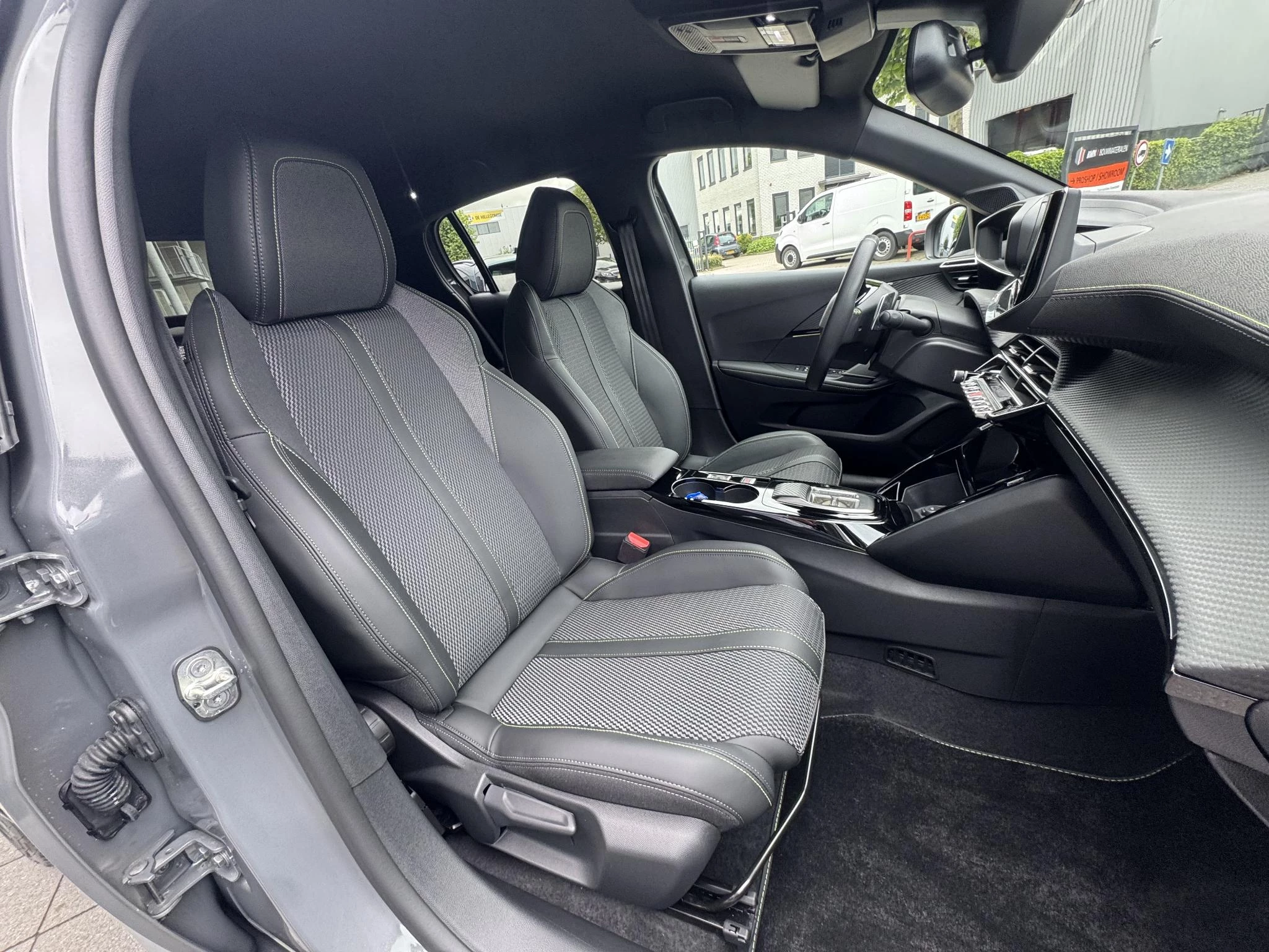 Peugeot 208 1.2 Hybrid 100 e-DCS6 GT