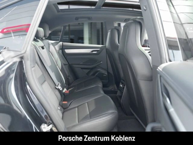 Porsche Macan 4 -
