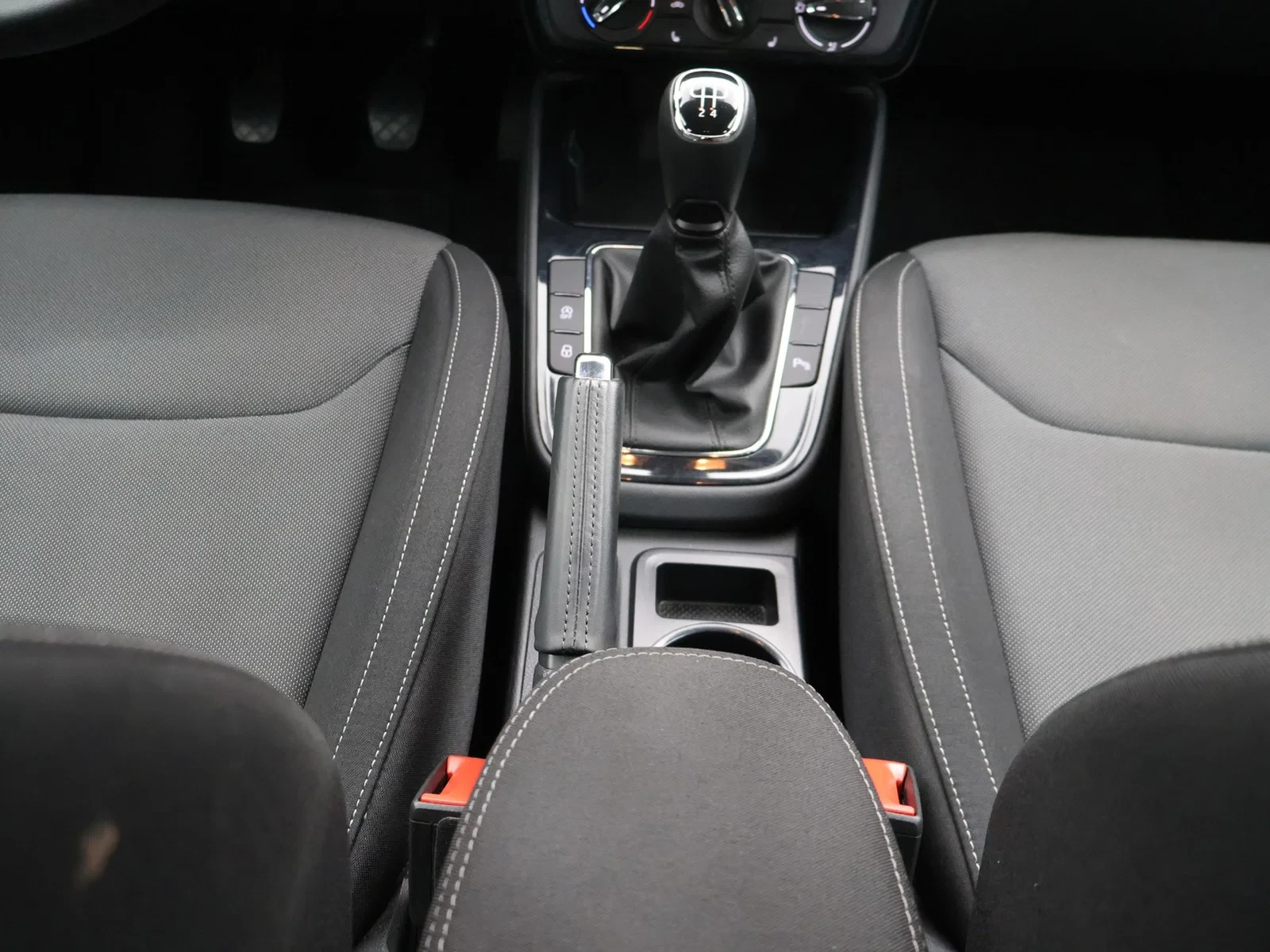 Škoda Fabia Fabia 1.0i Selection *APP CONNECT*PDC*ZETELVERWARMING*DIGITAL DASHBOARD*...