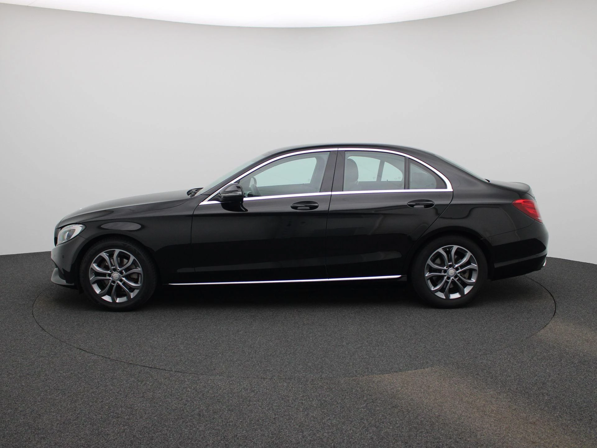 Mercedes-Benz-C-Klasse-image-3