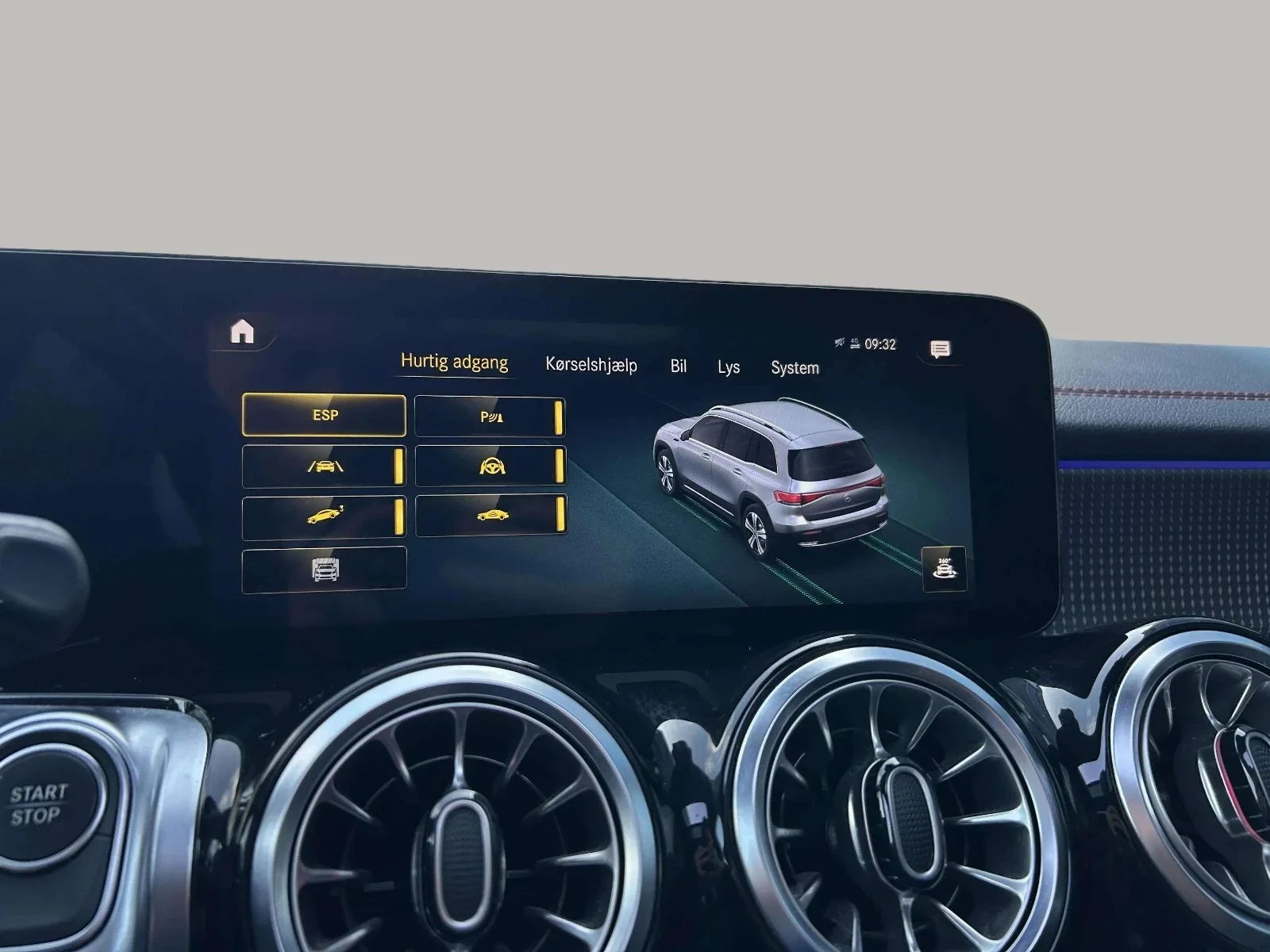 Mercedes-Benz-EQB-image-16