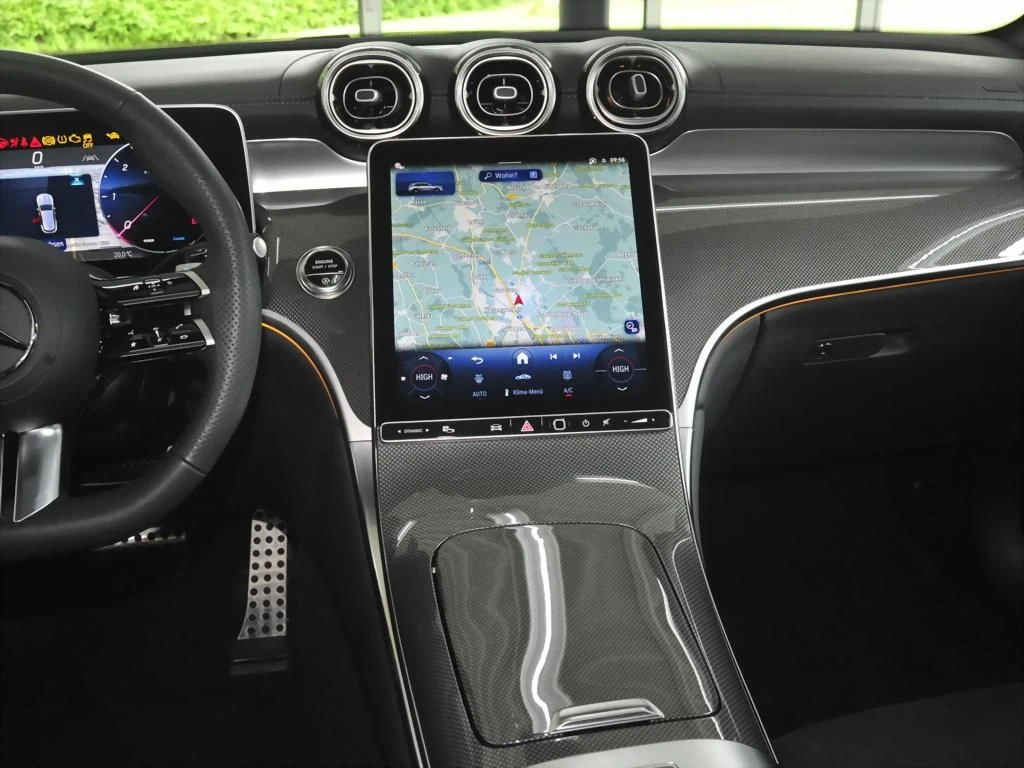 Mercedes-Benz-GLC 300 d-image-9