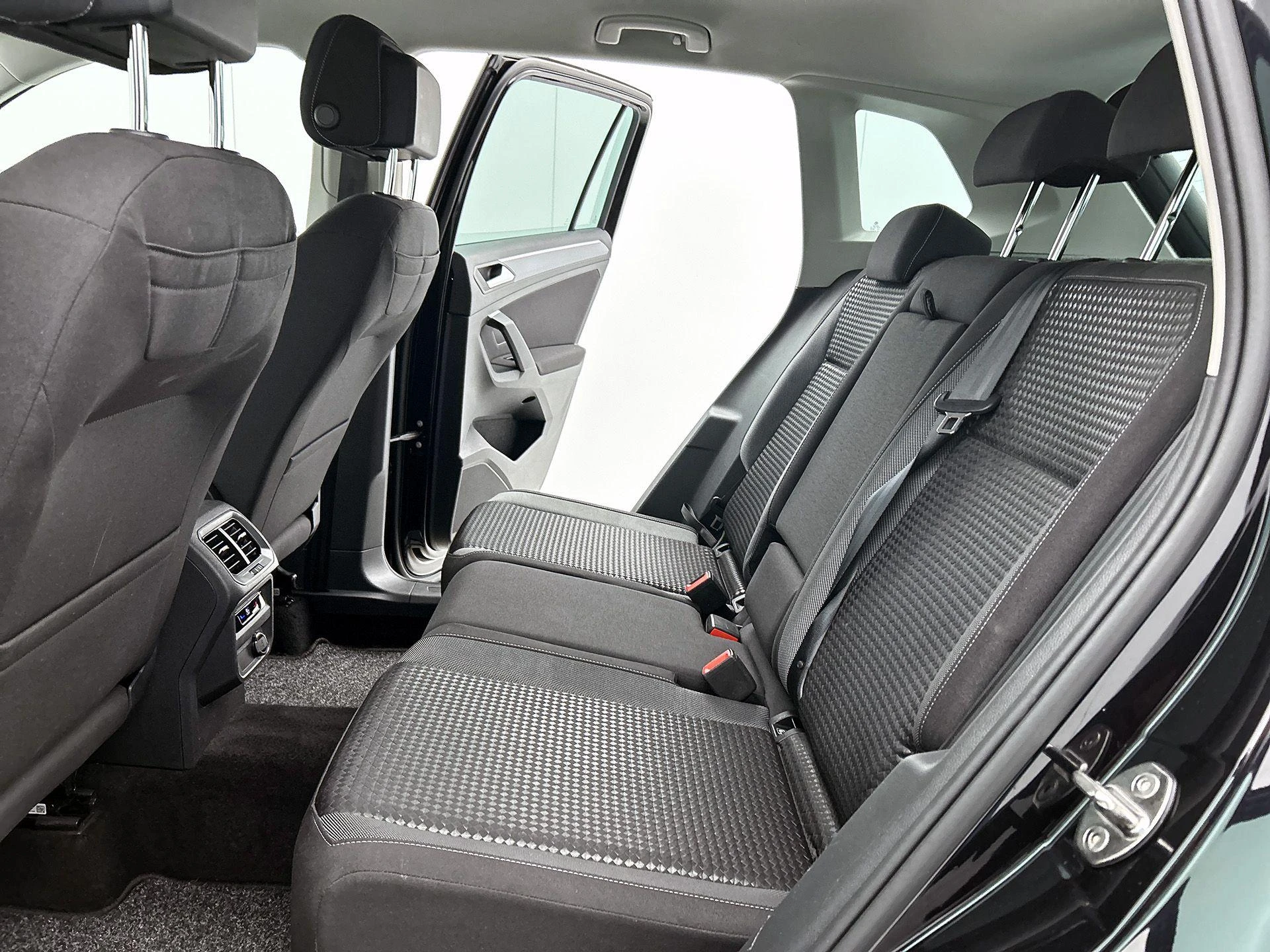 Volkswagen-Tiguan-image-26