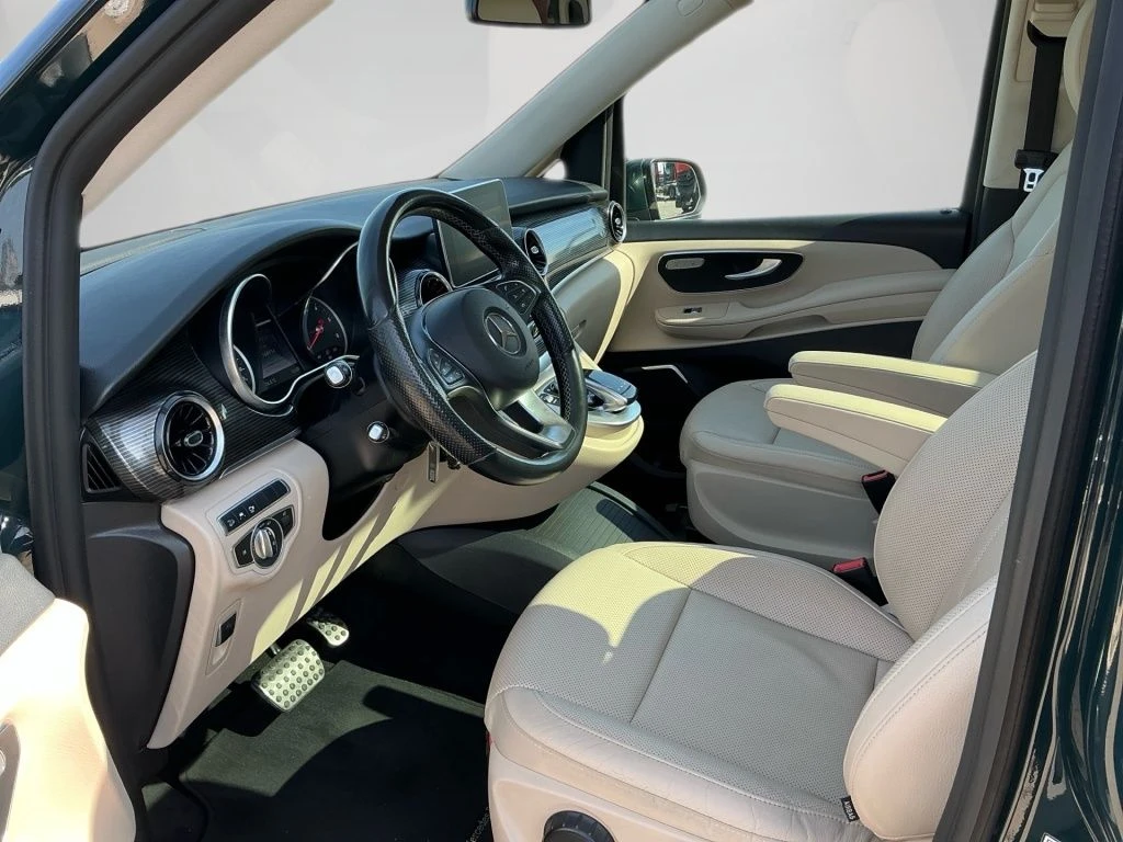 Mercedes-Benz-V-Klasse 300-image-9