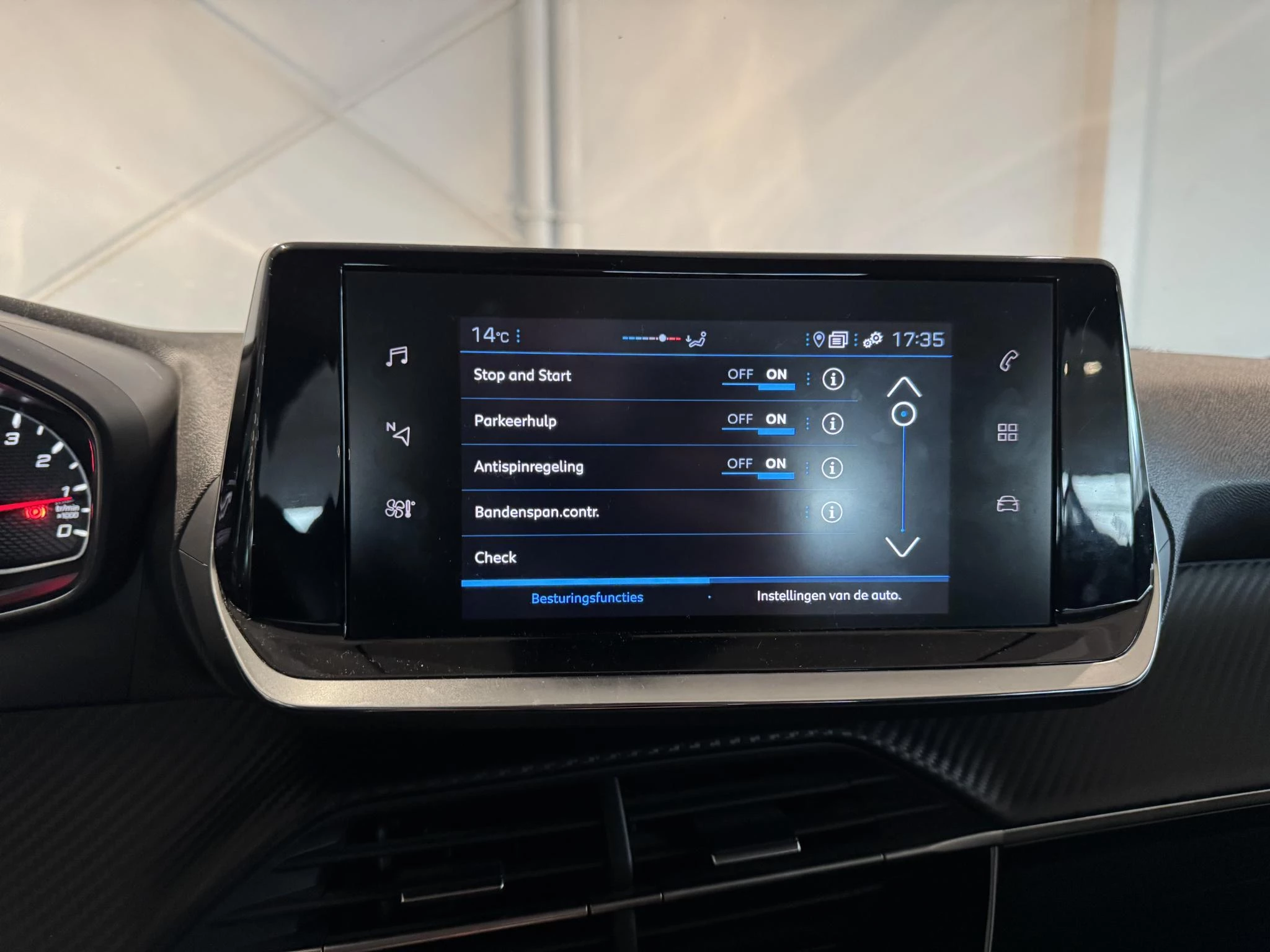 Peugeot-208-image-20