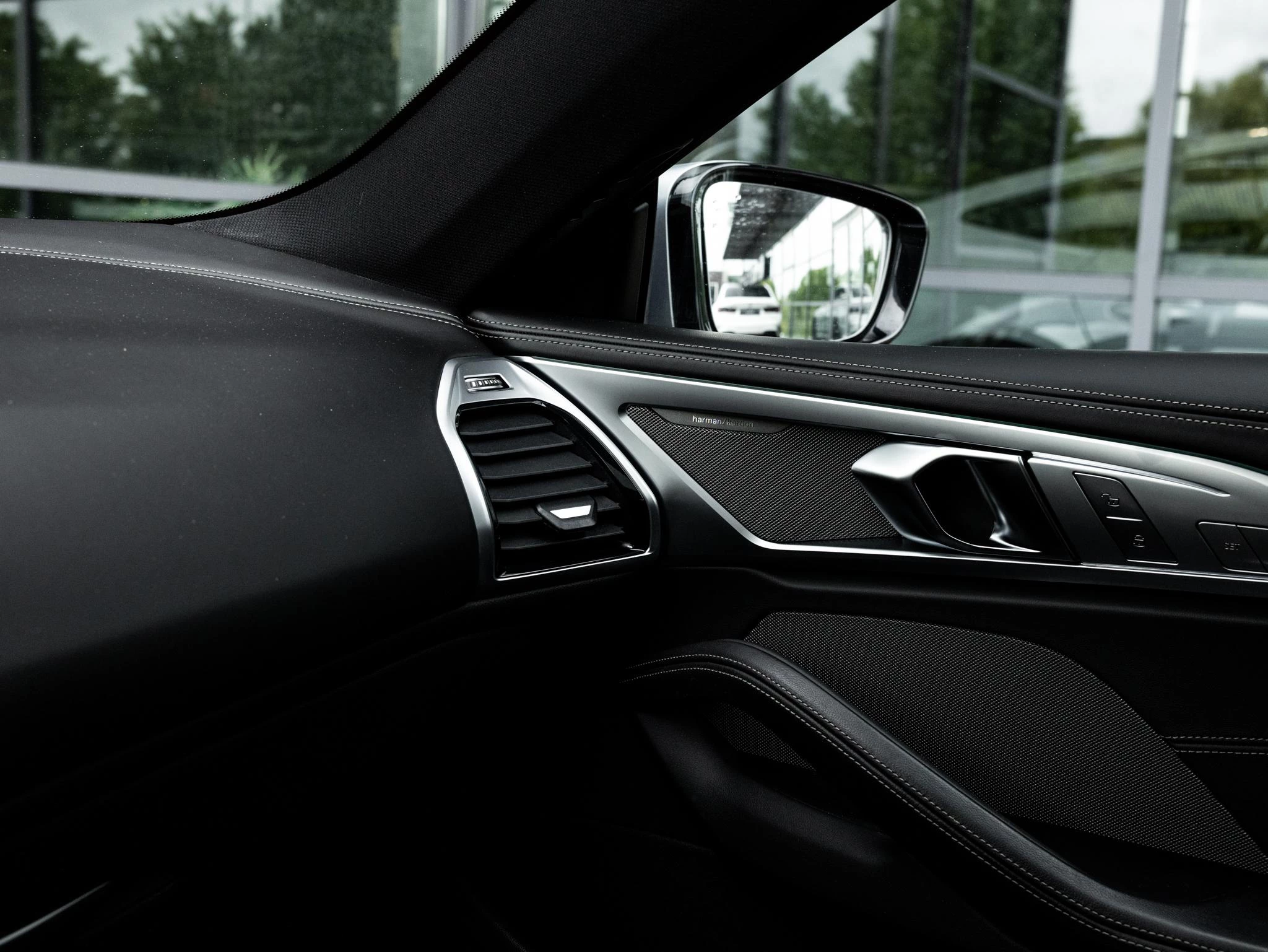 BMW-8 Serie-image-56