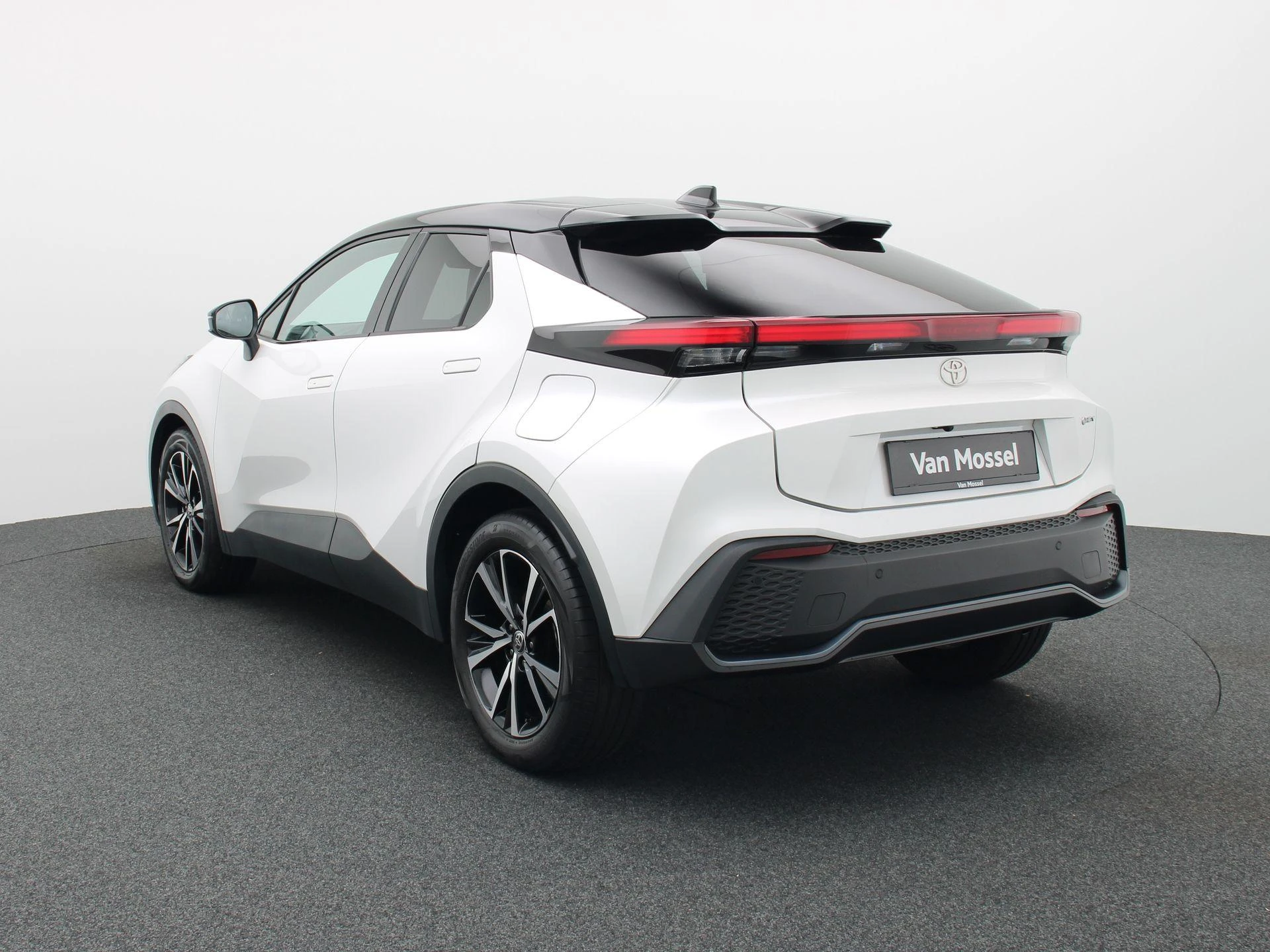 Toyota-C-HR-image-1