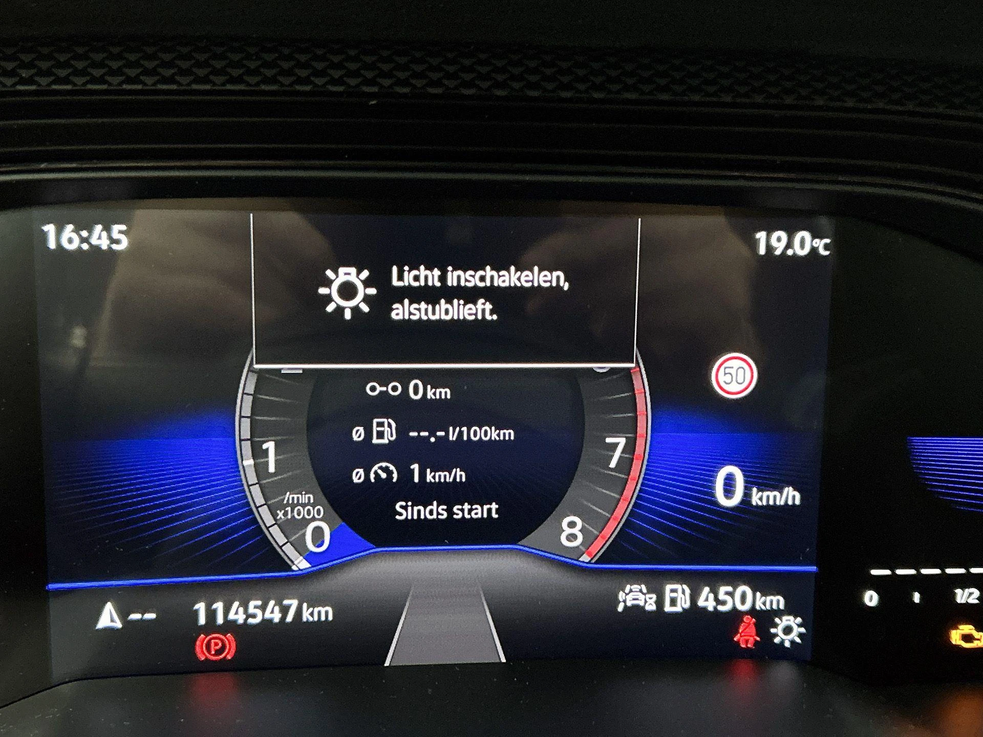 Volkswagen-Polo-image-12