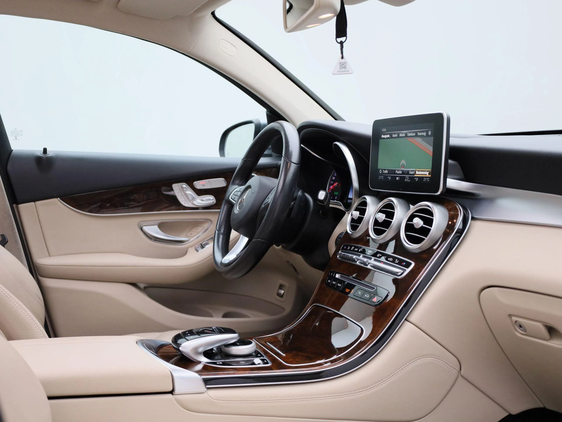 Mercedes-Benz-GLC-image-40
