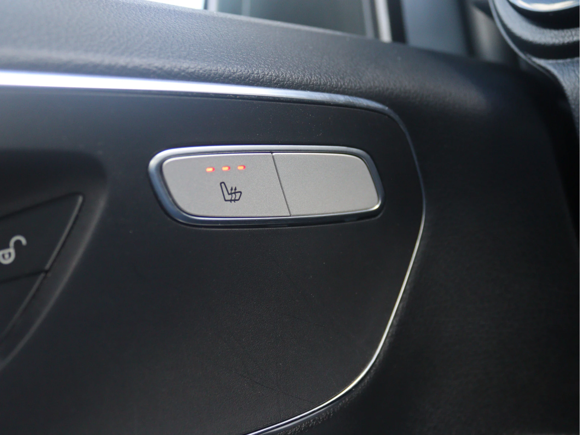 Mercedes-Benz-Vito-image-12