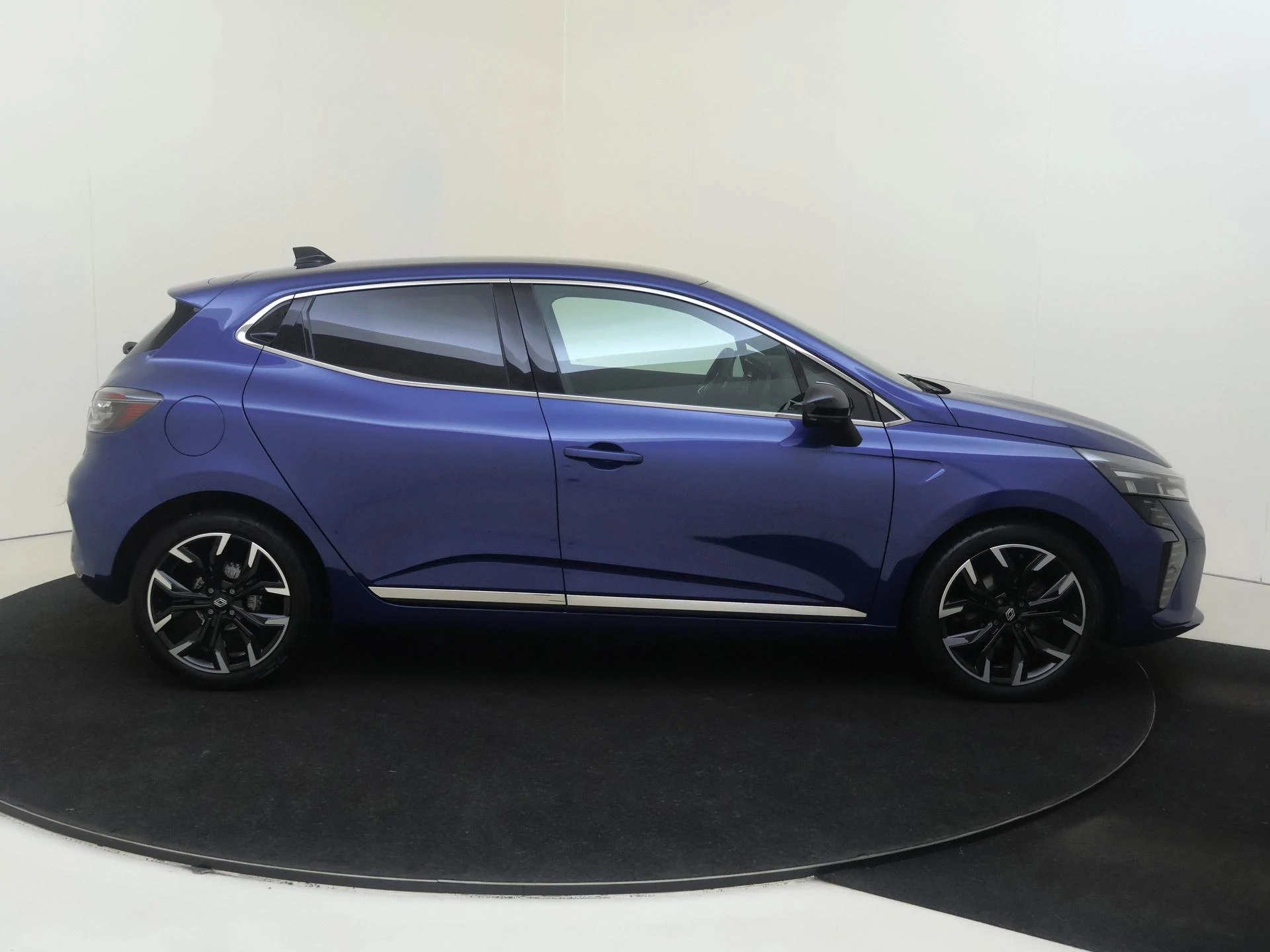 Renault-Clio-image-8