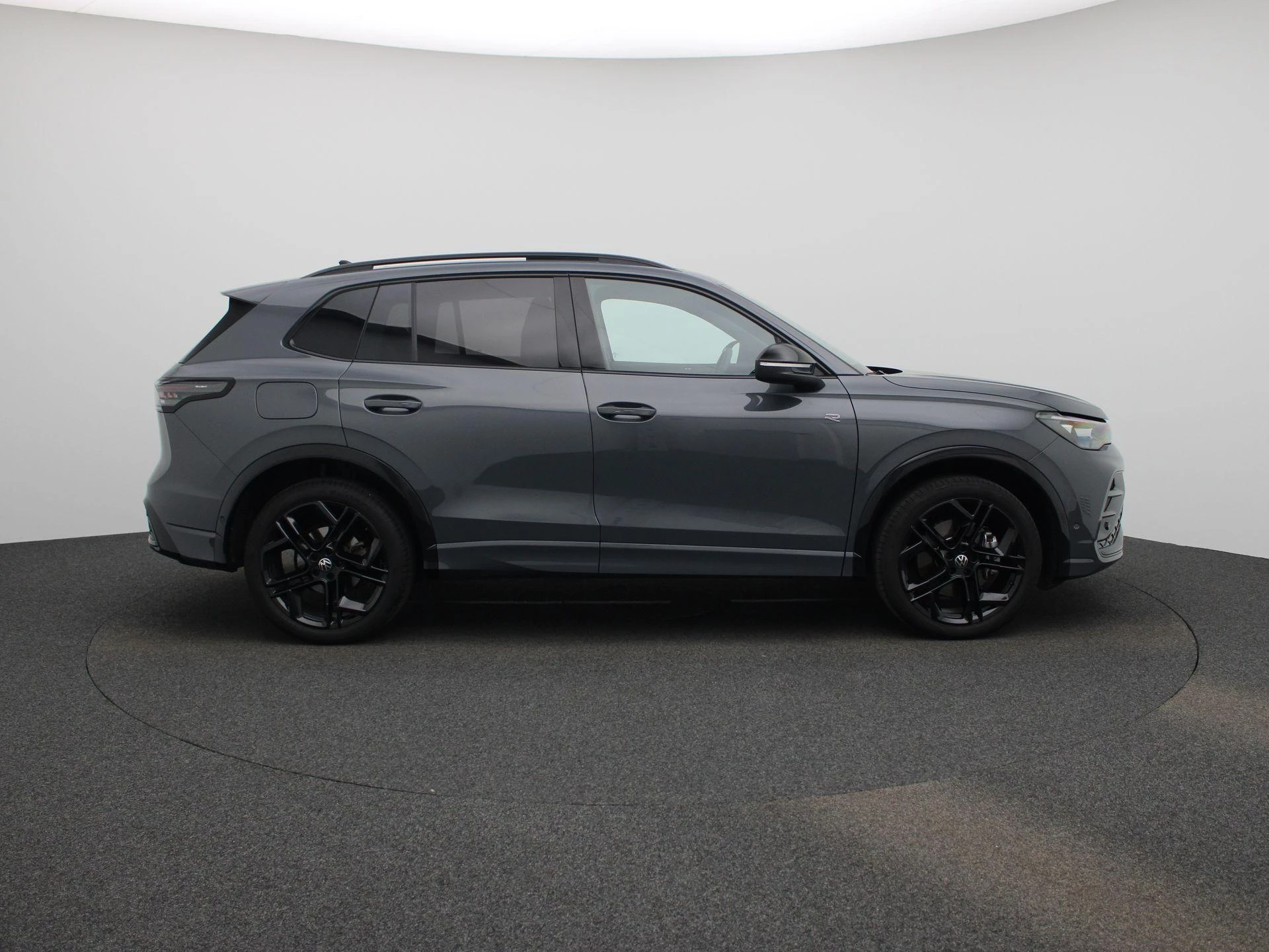 Volkswagen-Tiguan-image-5