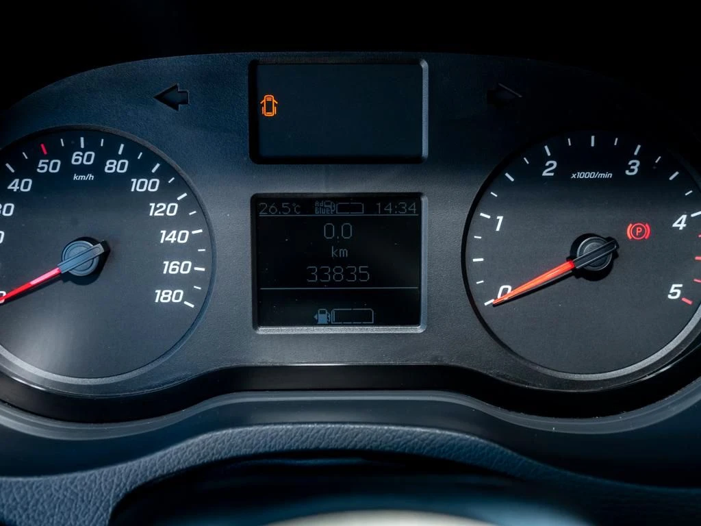 Mercedes-Benz-Sprinter 215-image-15
