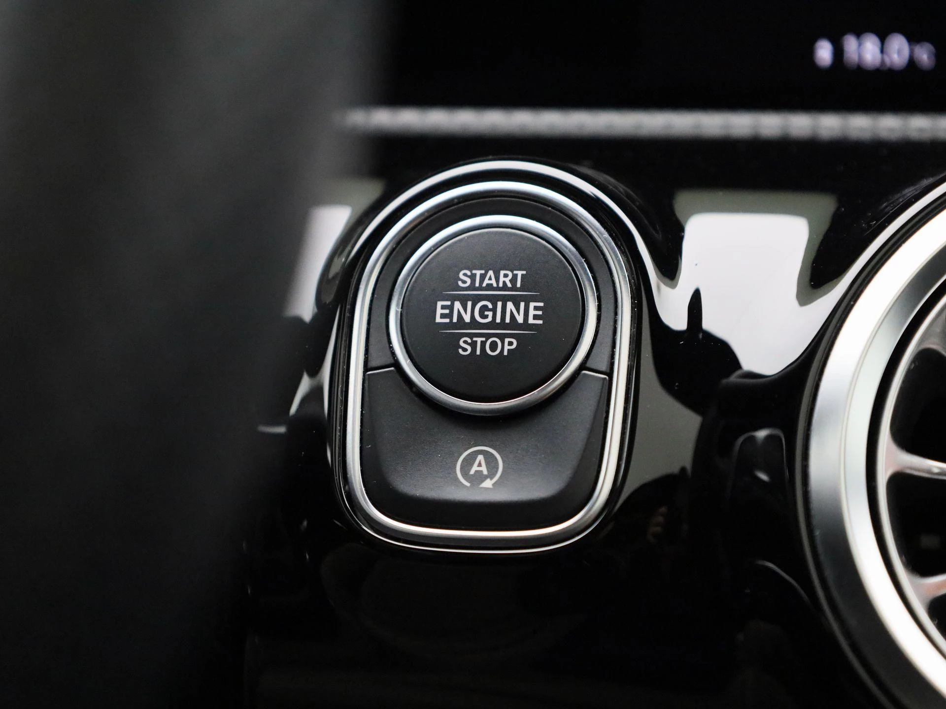 Mercedes-Benz-CLA-image-27