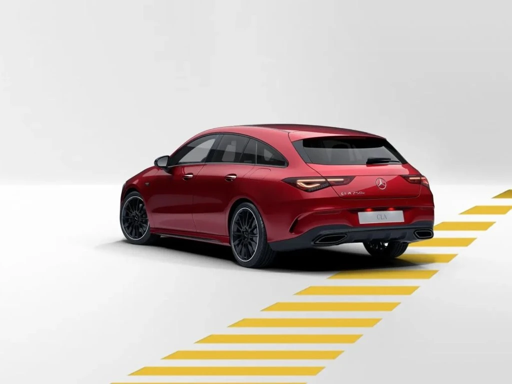 Mercedes-Benz-CLA 250 e-image-4